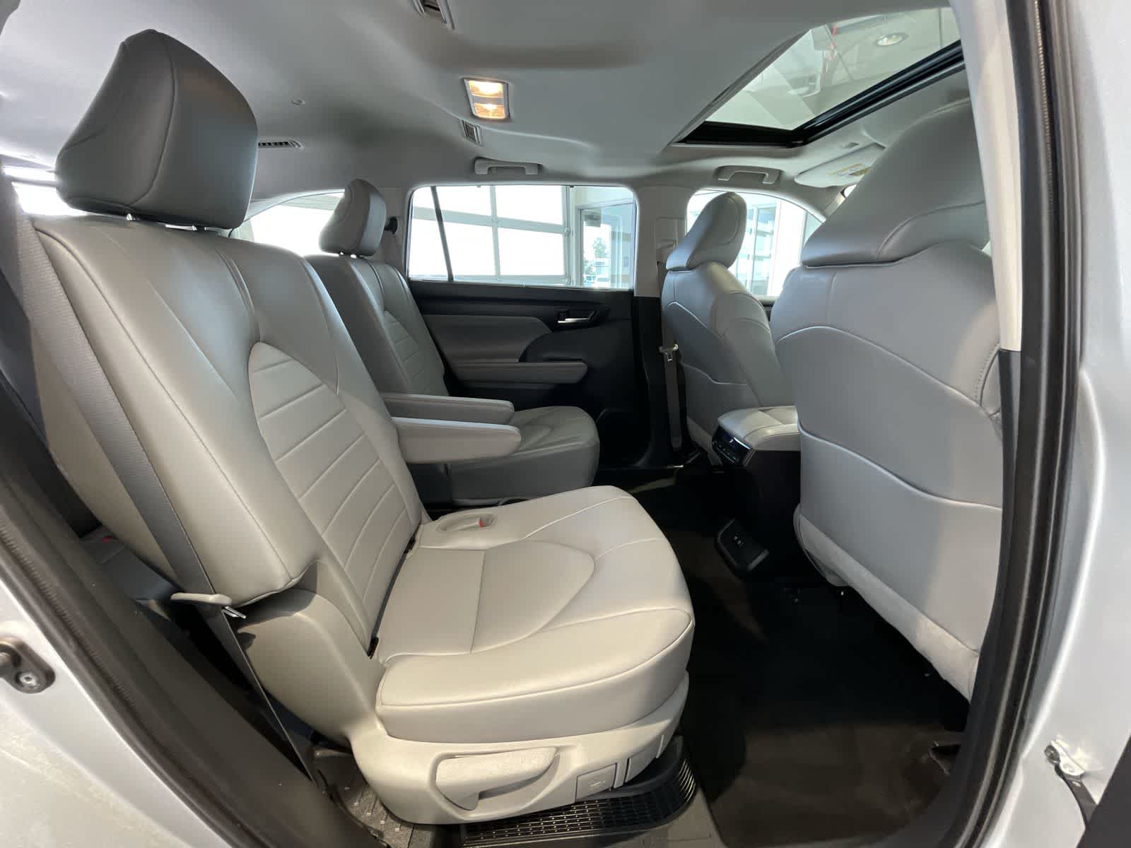 2021 Toyota Highlander Hybrid XLE 27