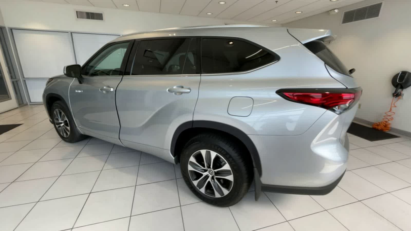 2021 Toyota Highlander Hybrid XLE 6