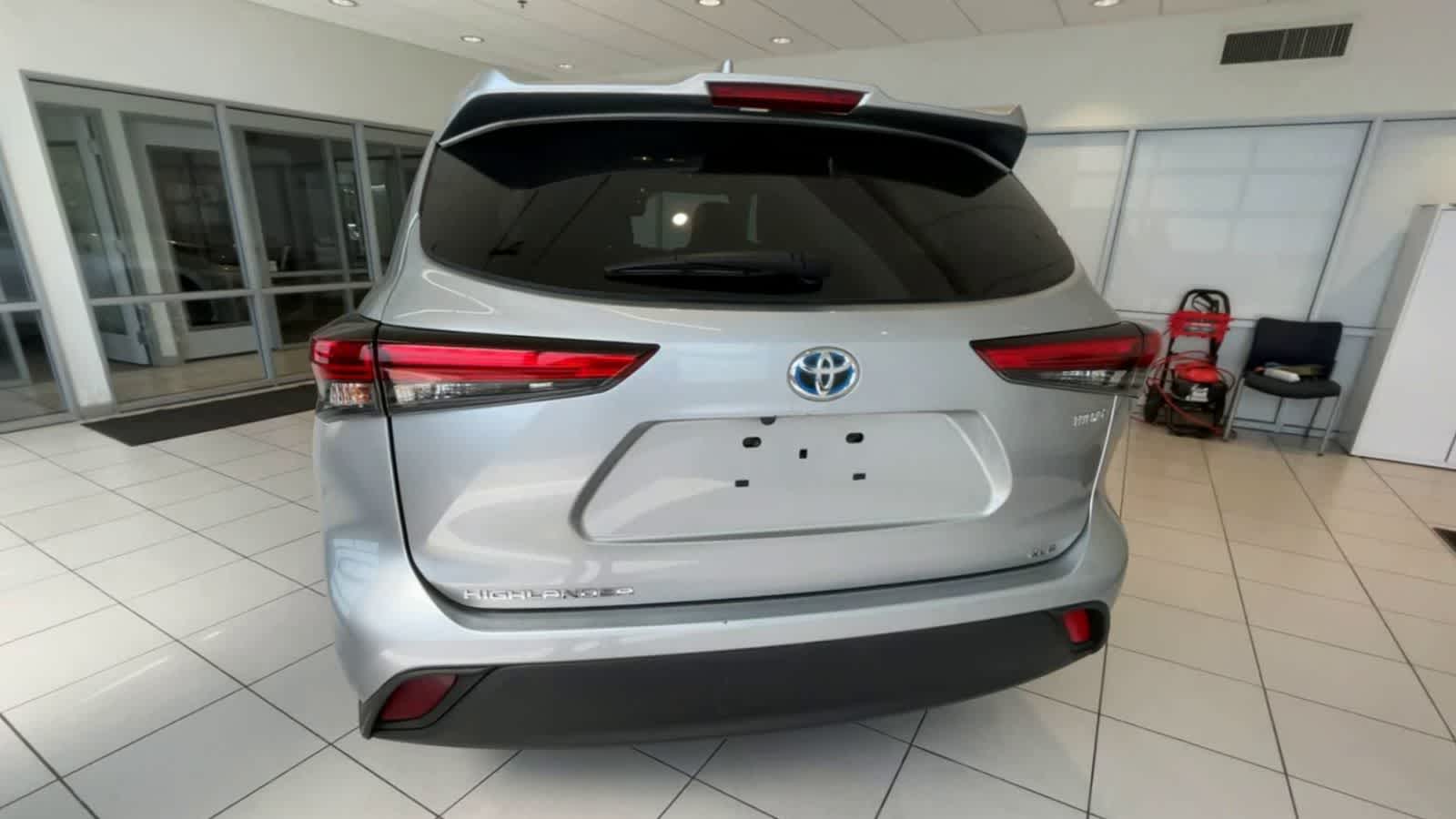 2021 Toyota Highlander Hybrid XLE 7