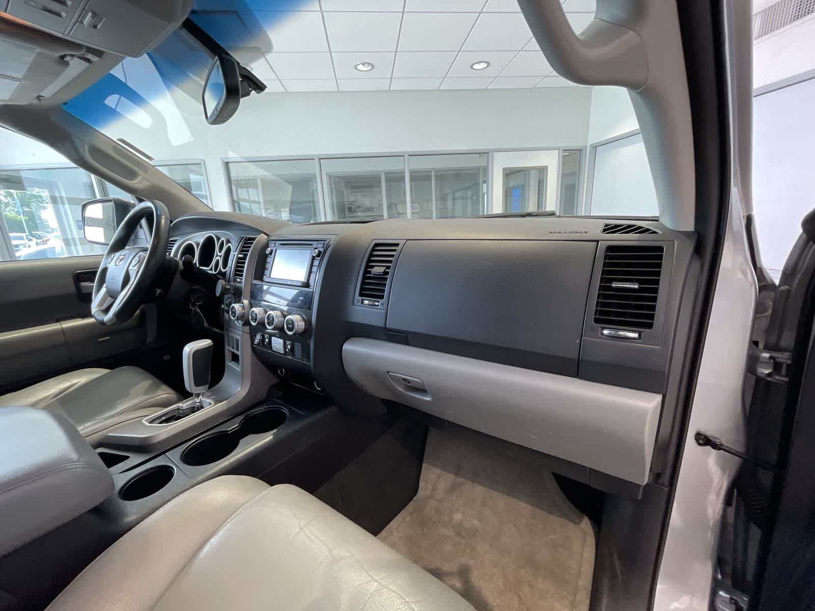 2015 Toyota Sequoia Limited 29