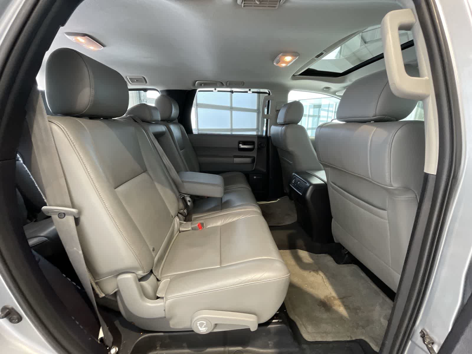 2015 Toyota Sequoia Limited 27