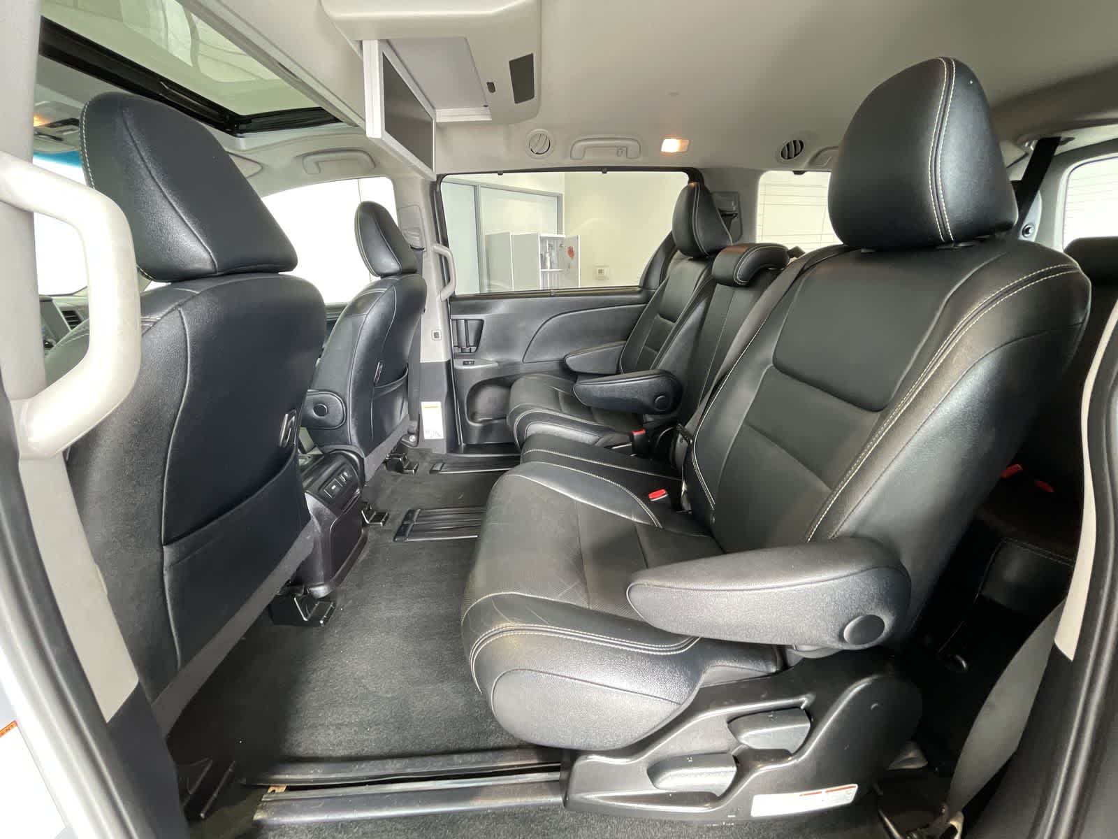 2015 Toyota Sienna SE Premium 25