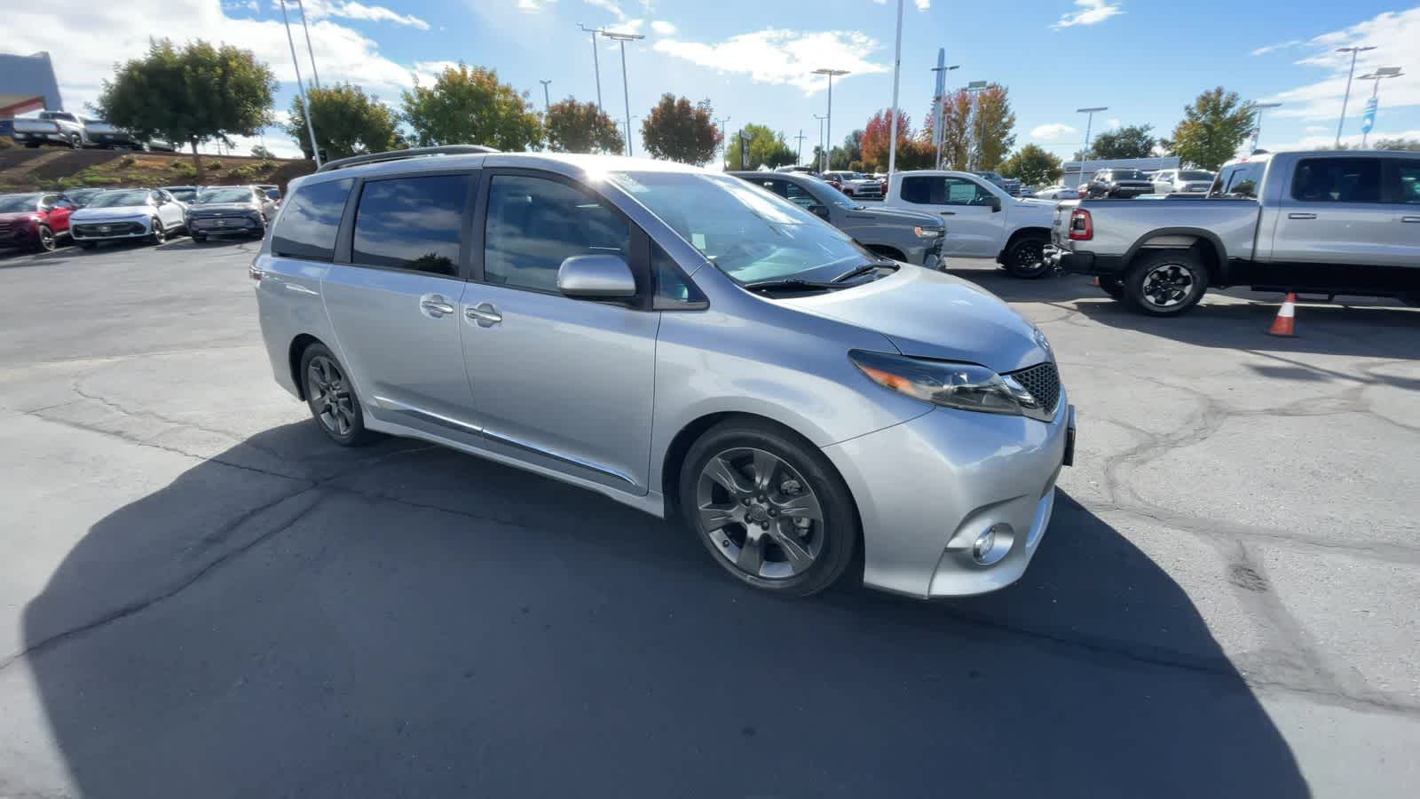 2015 Toyota Sienna SE Premium 2