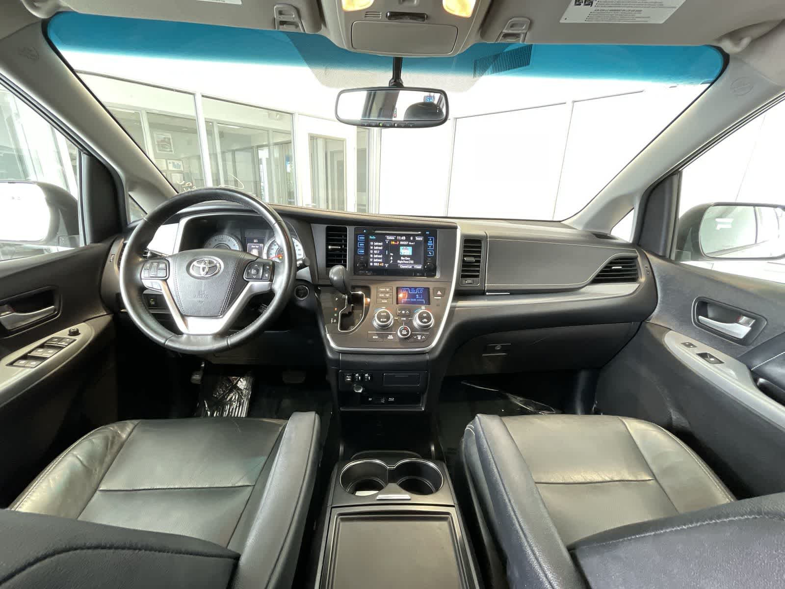 2015 Toyota Sienna SE Premium 21