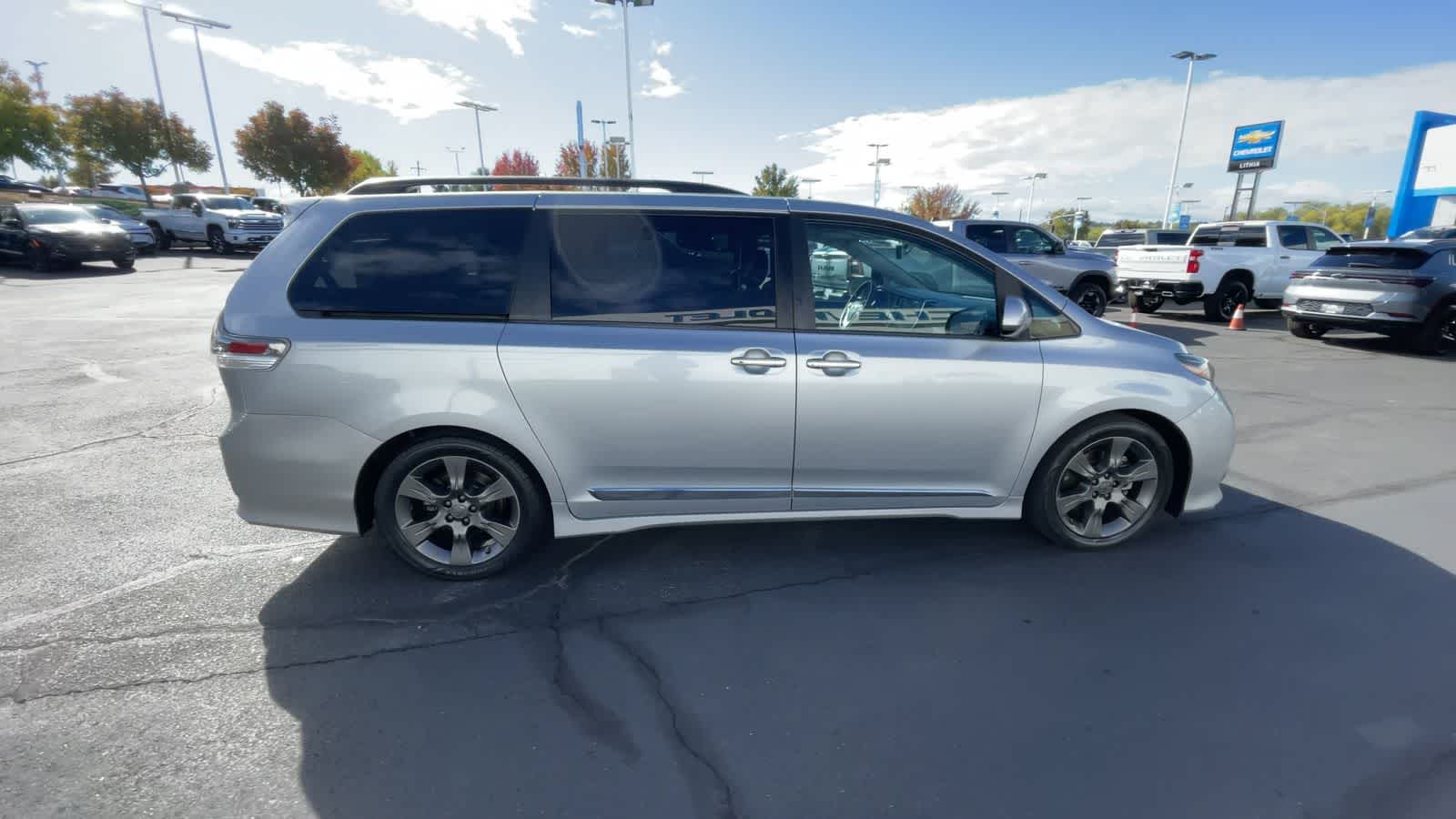 2015 Toyota Sienna SE Premium 9