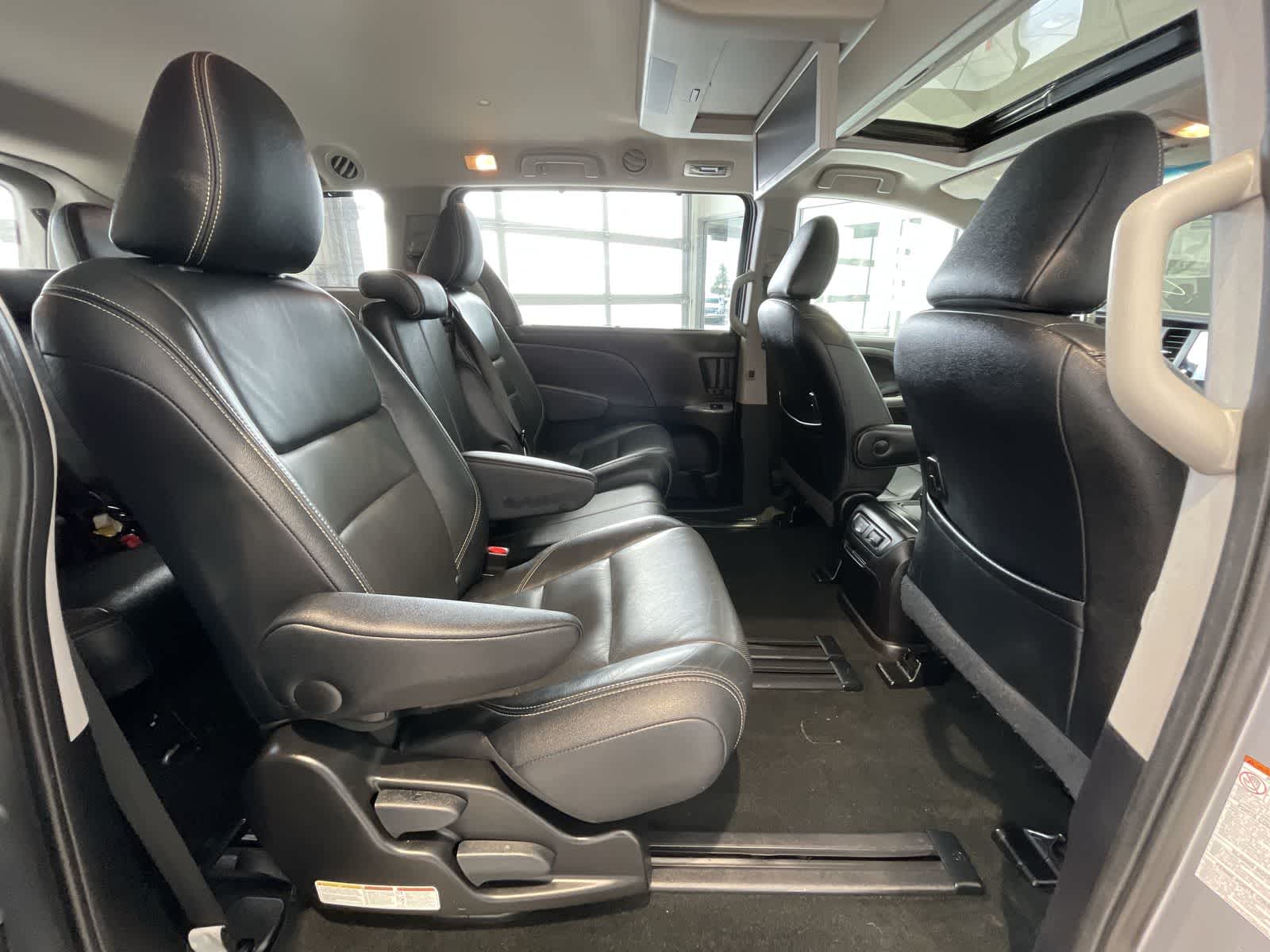 2015 Toyota Sienna SE Premium 27