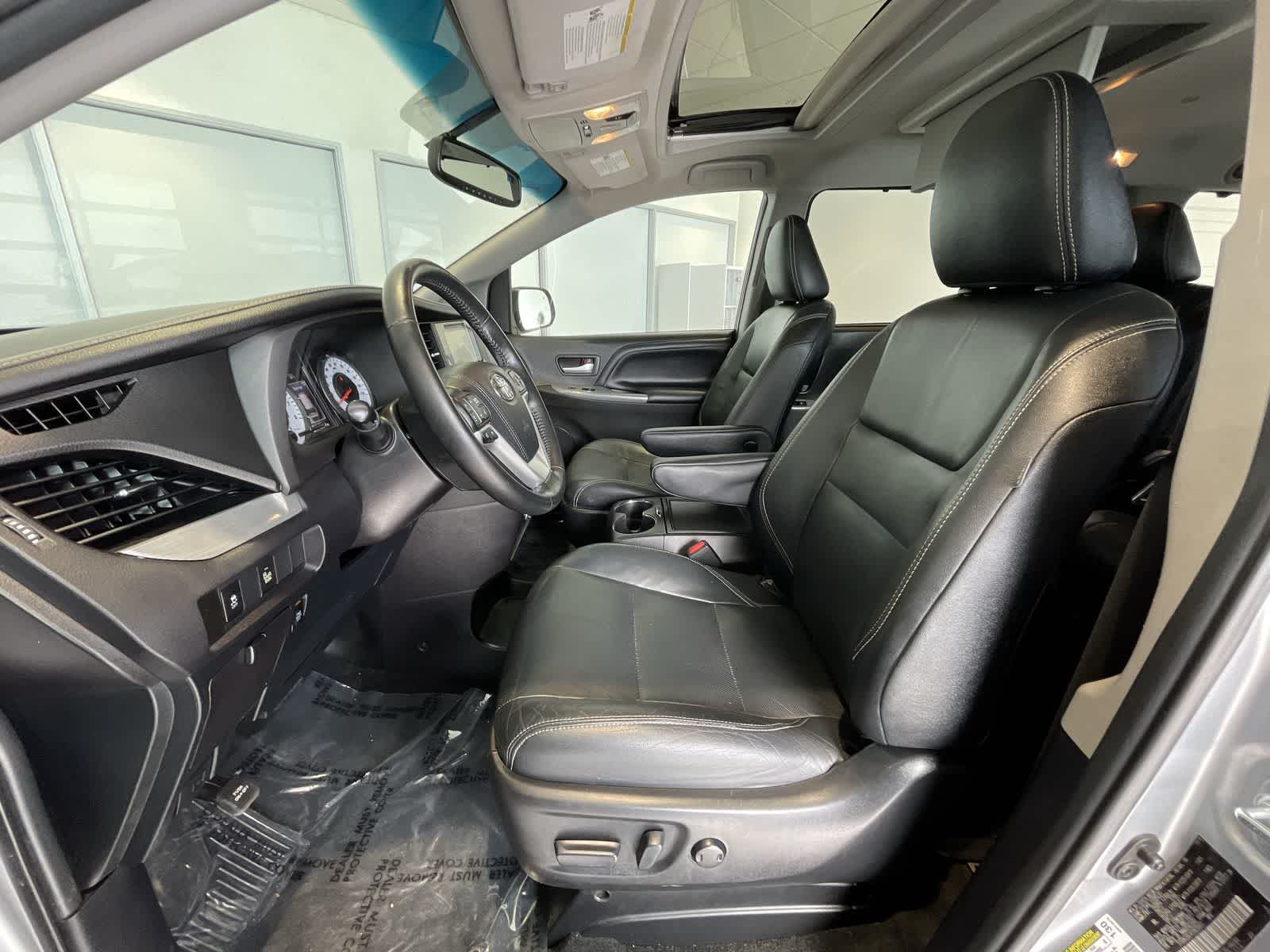 2015 Toyota Sienna SE Premium 20