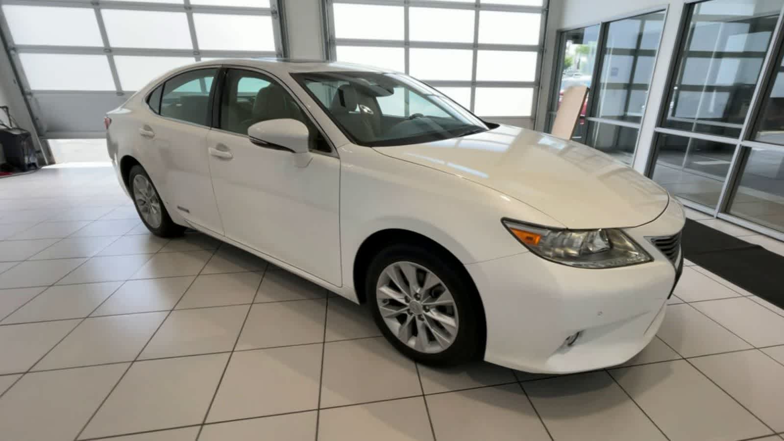 2013 Lexus ES 300h Hybrid 2