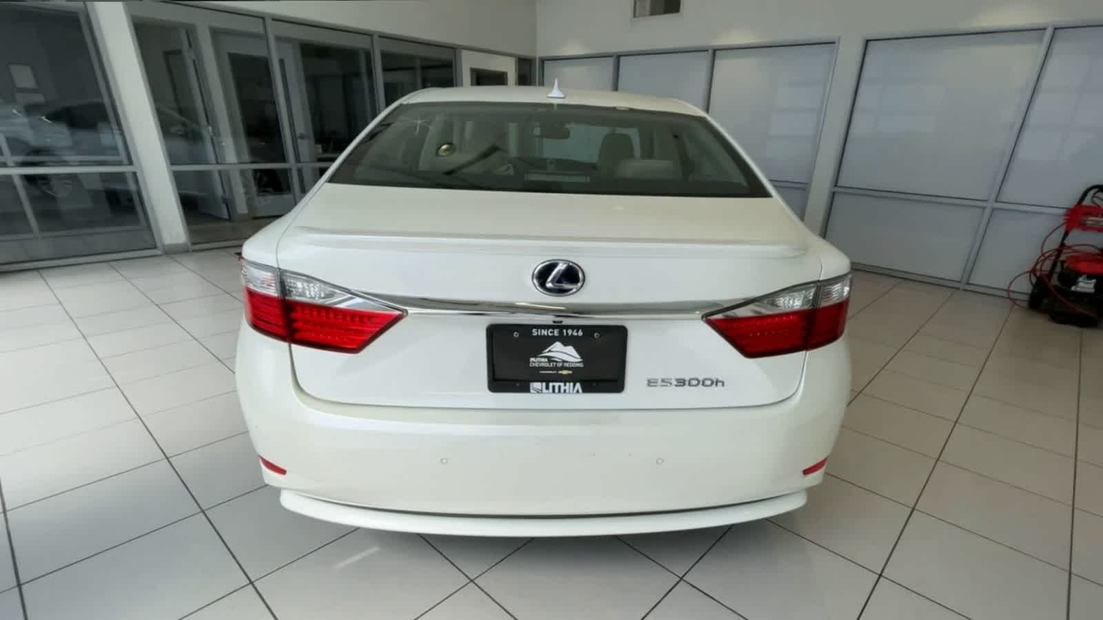 2013 Lexus ES 300h Hybrid 7