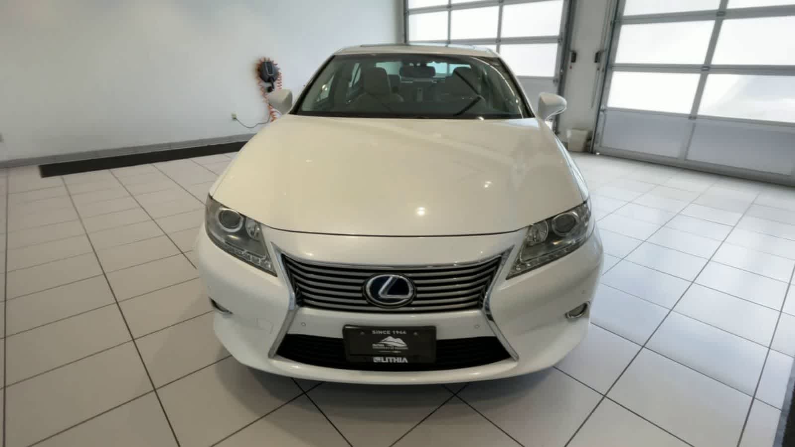 2013 Lexus ES 300h Hybrid 3