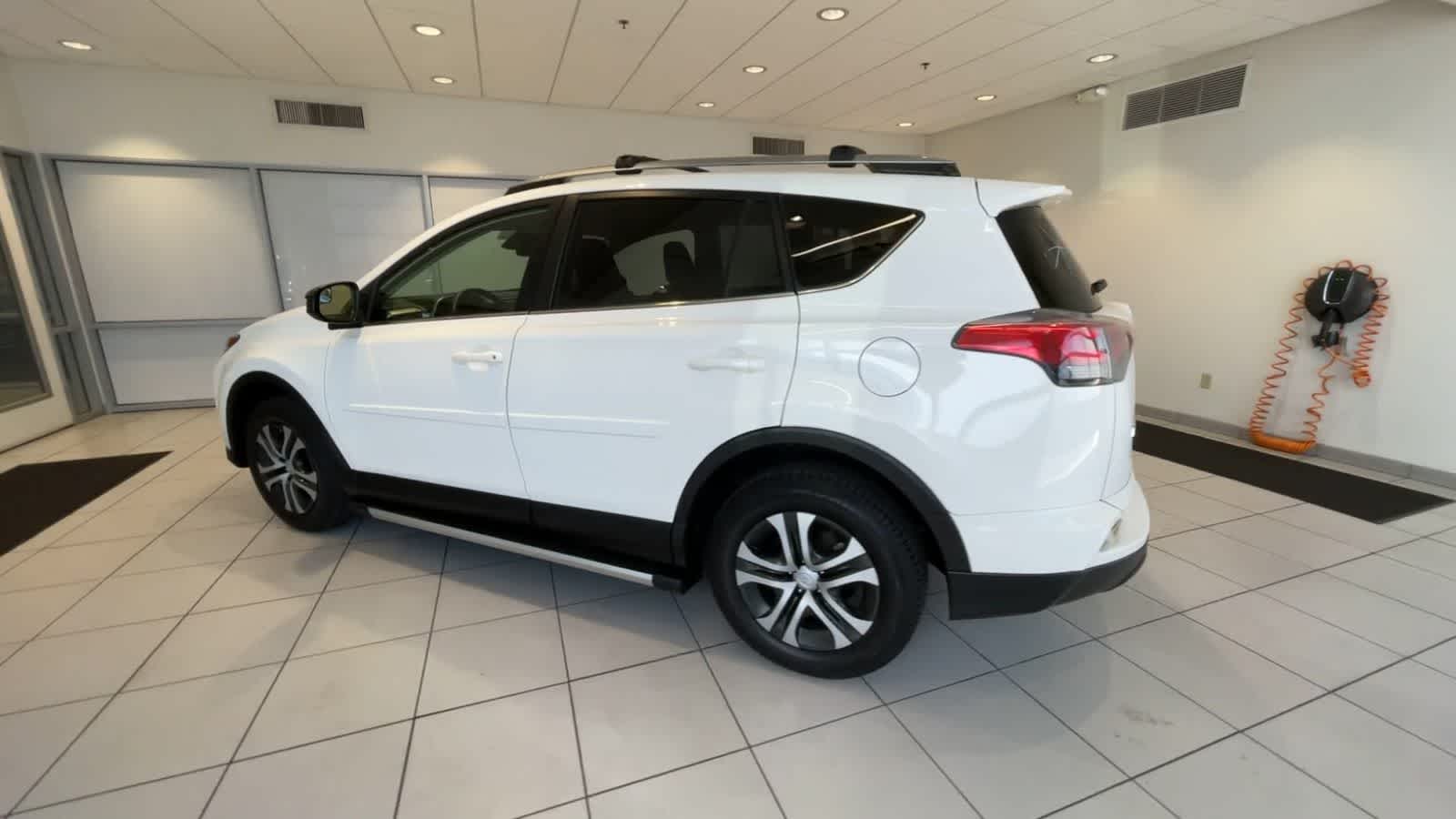 2017 Toyota RAV4 LE 6