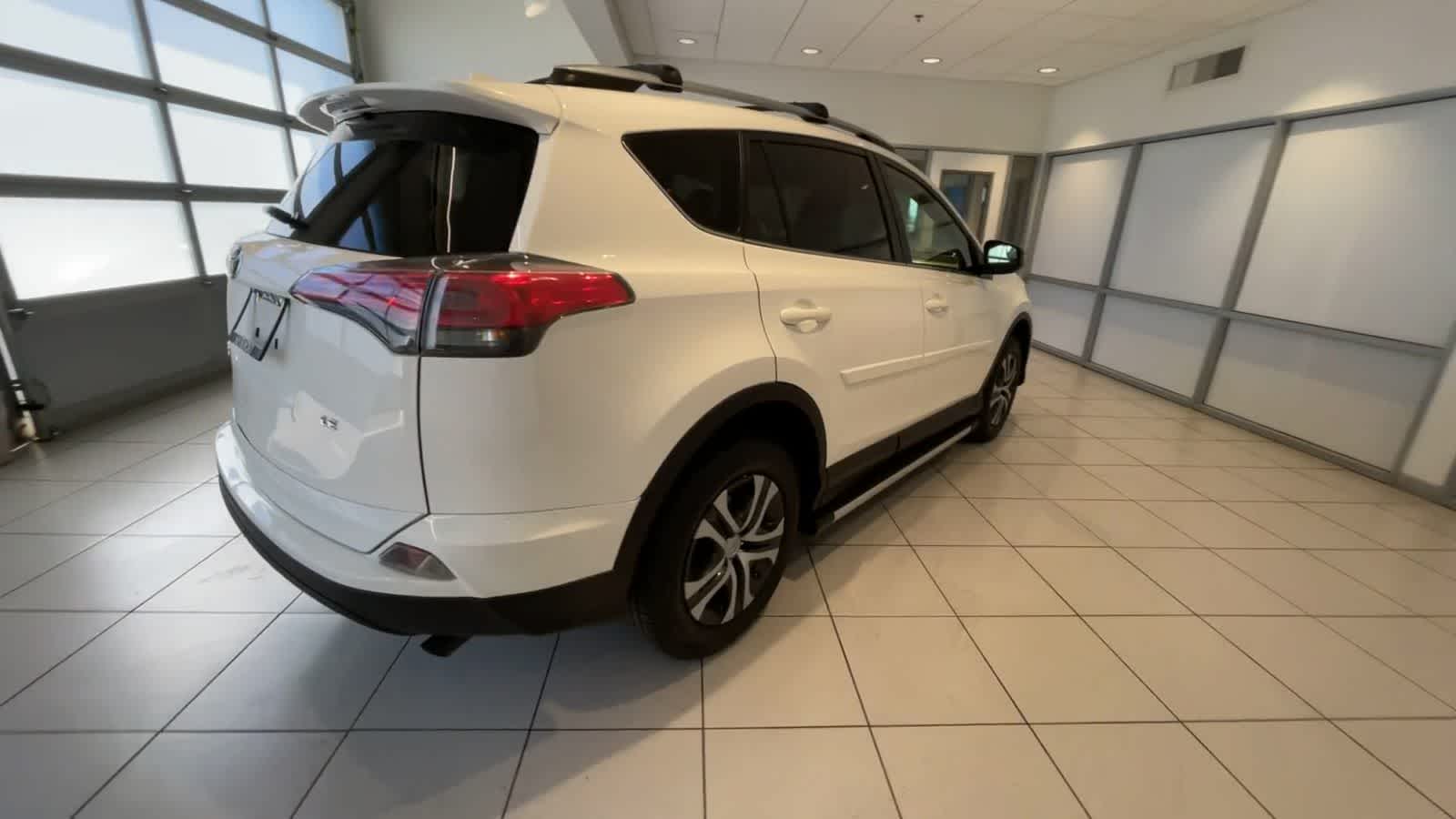 2017 Toyota RAV4 LE 8