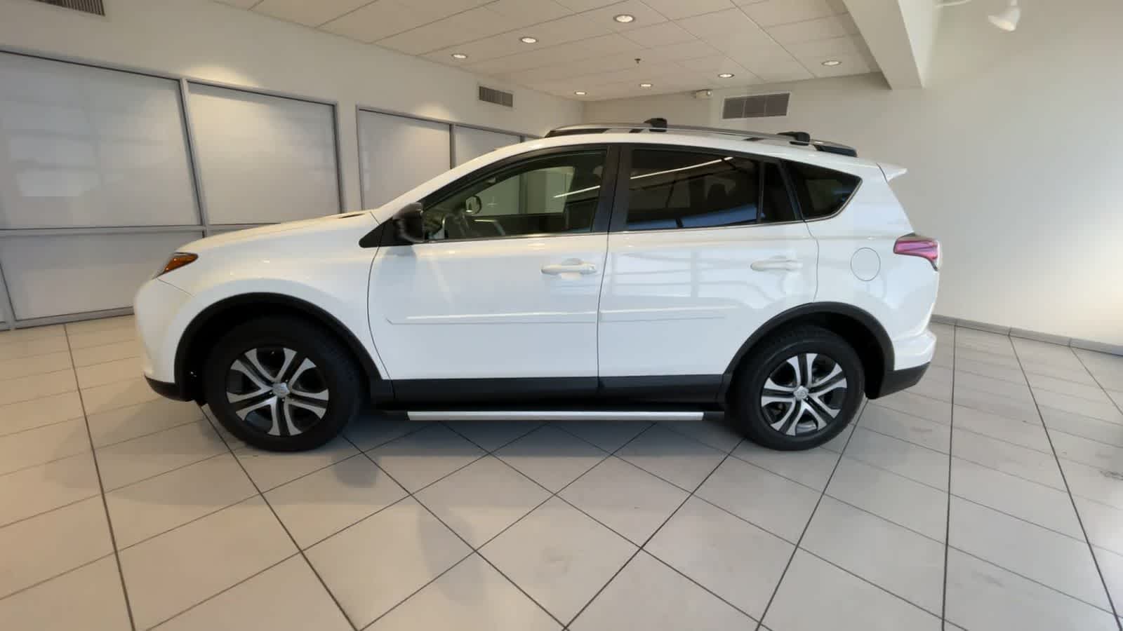 2017 Toyota RAV4 LE 5