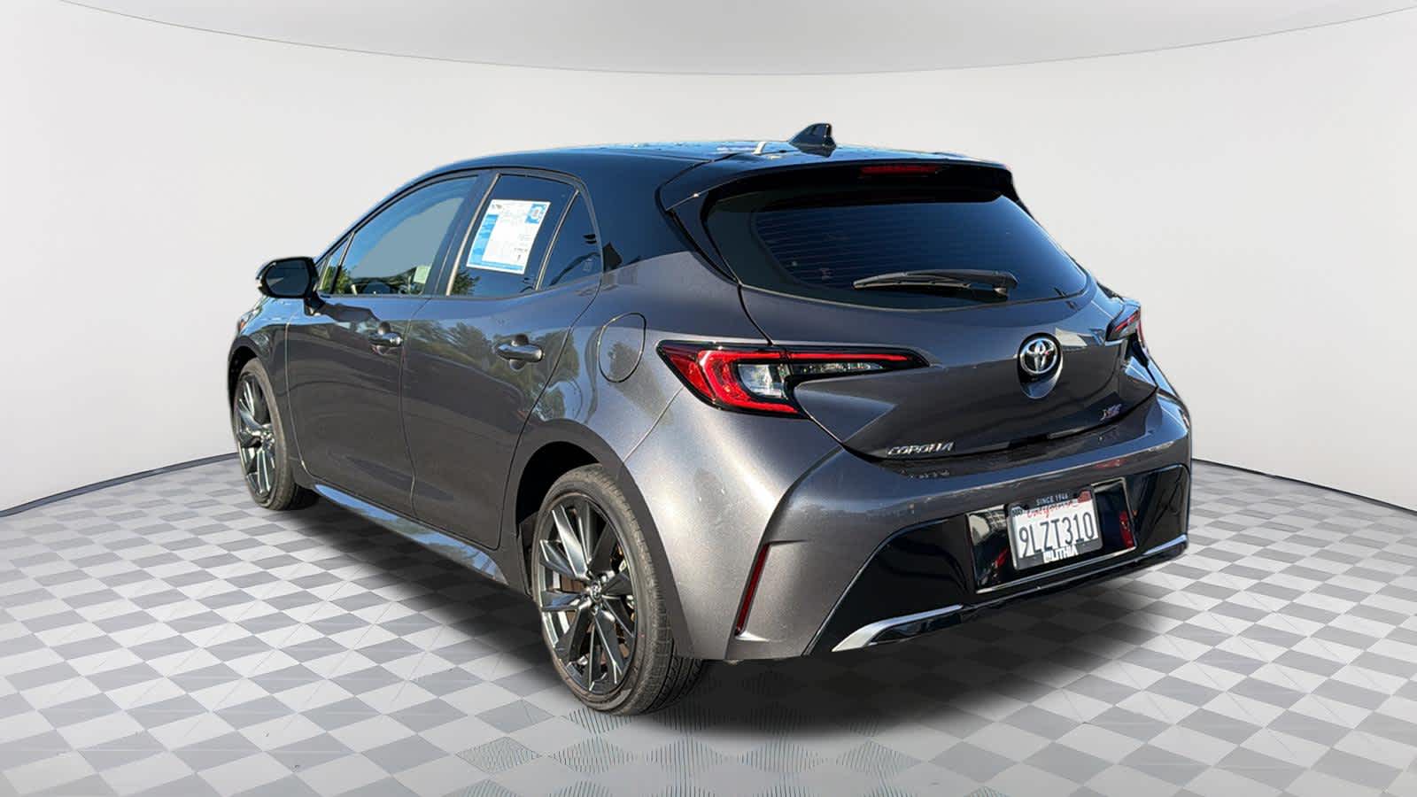 View vehicle photo 7