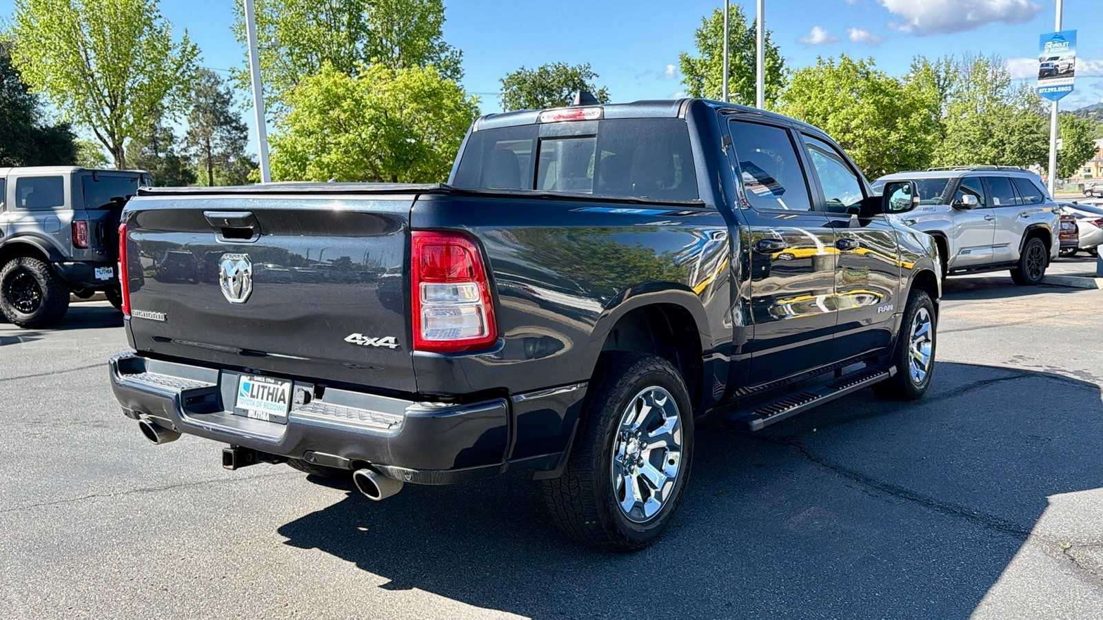View vehicle photo 5