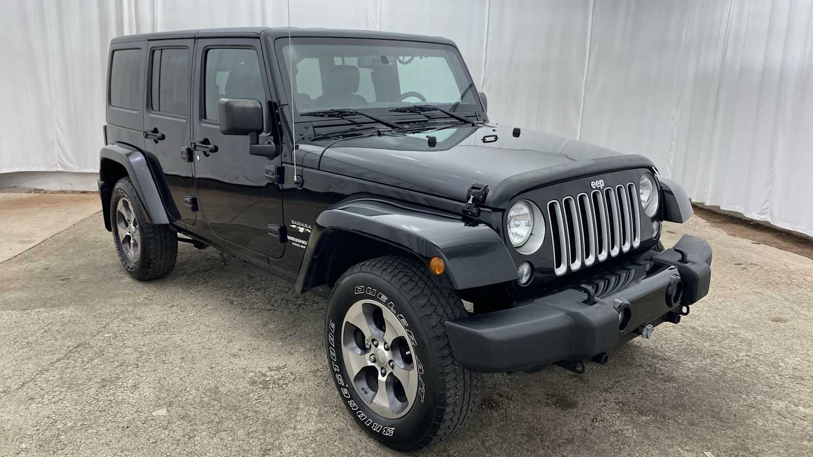 2016 Jeep Wrangler Unlimited Sahara 32