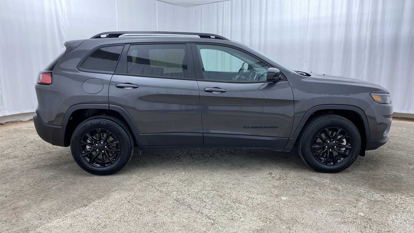 2023 Jeep Cherokee Altitude Lux 35