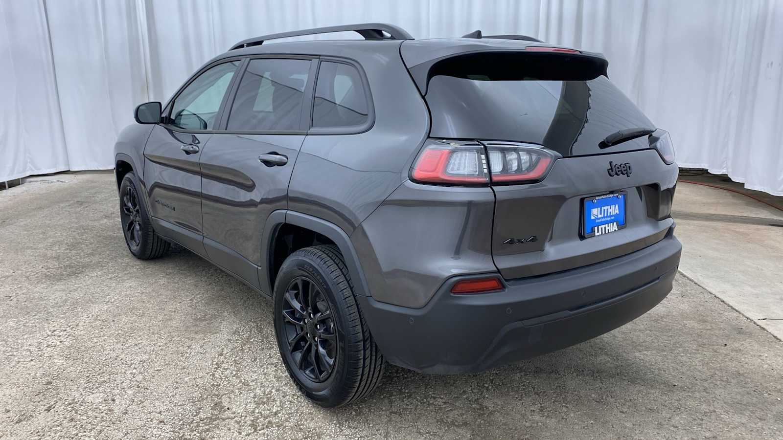 2023 Jeep Cherokee Altitude Lux 32