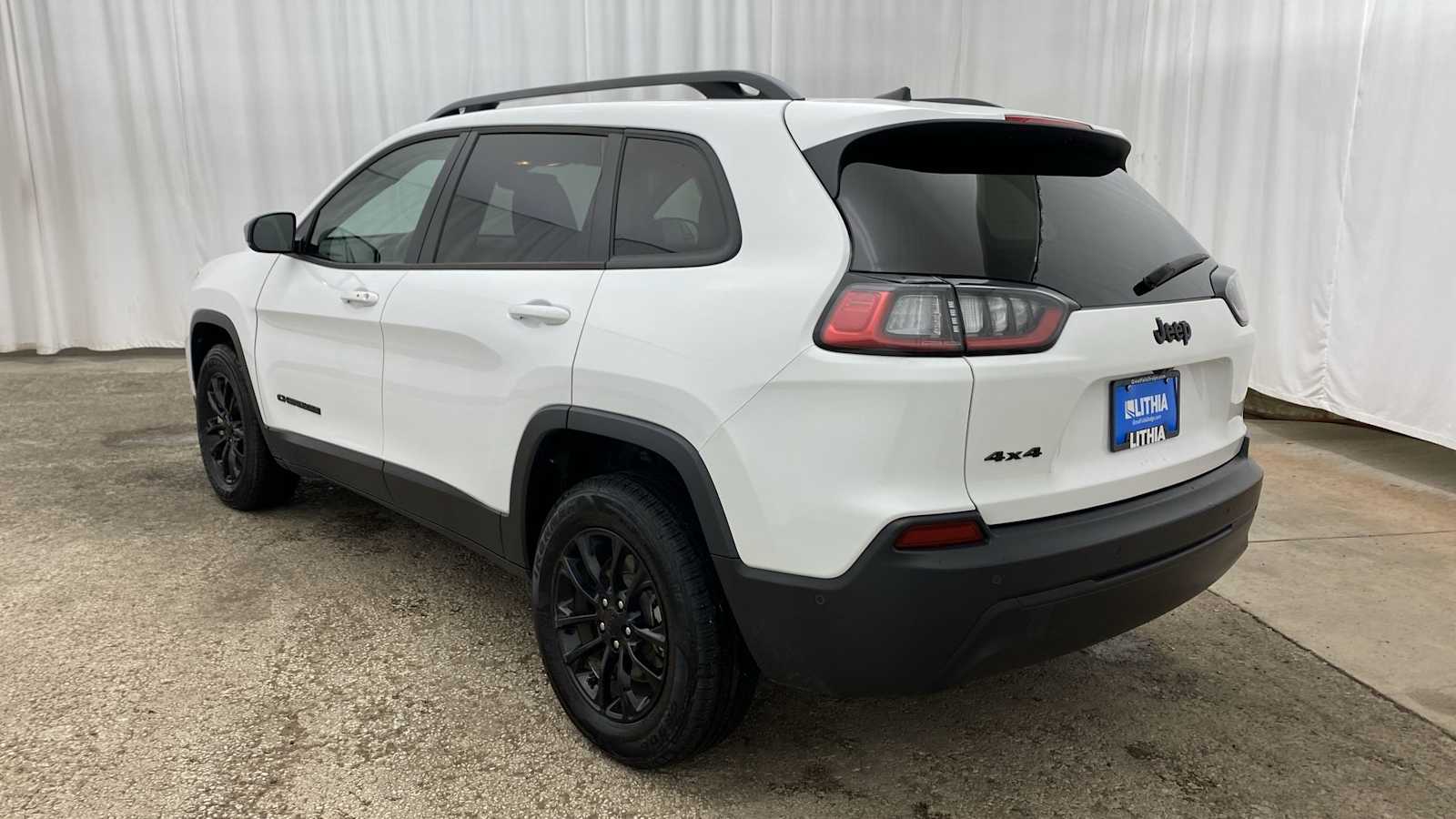 2023 Jeep Cherokee Altitude Lux 32