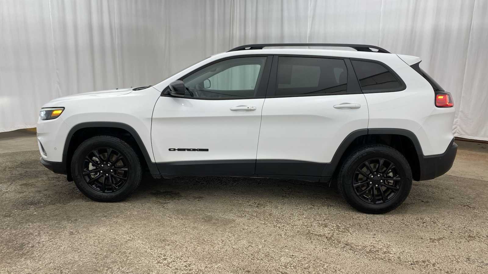 2023 Jeep Cherokee Altitude Lux 31