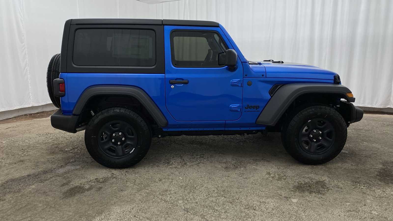 2024 Jeep Wrangler Sport 32