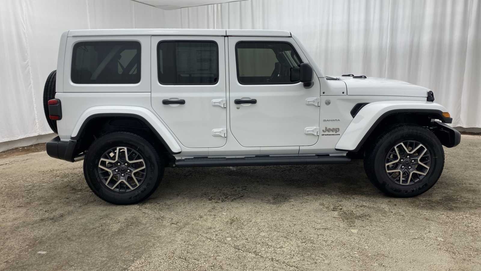 2024 Jeep Wrangler Sahara 37