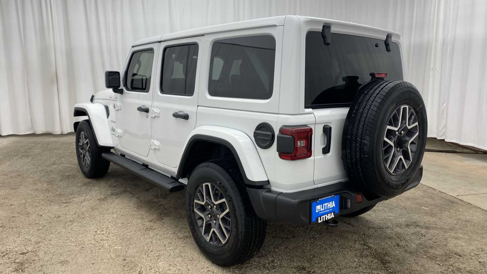 2024 Jeep Wrangler Sahara 34