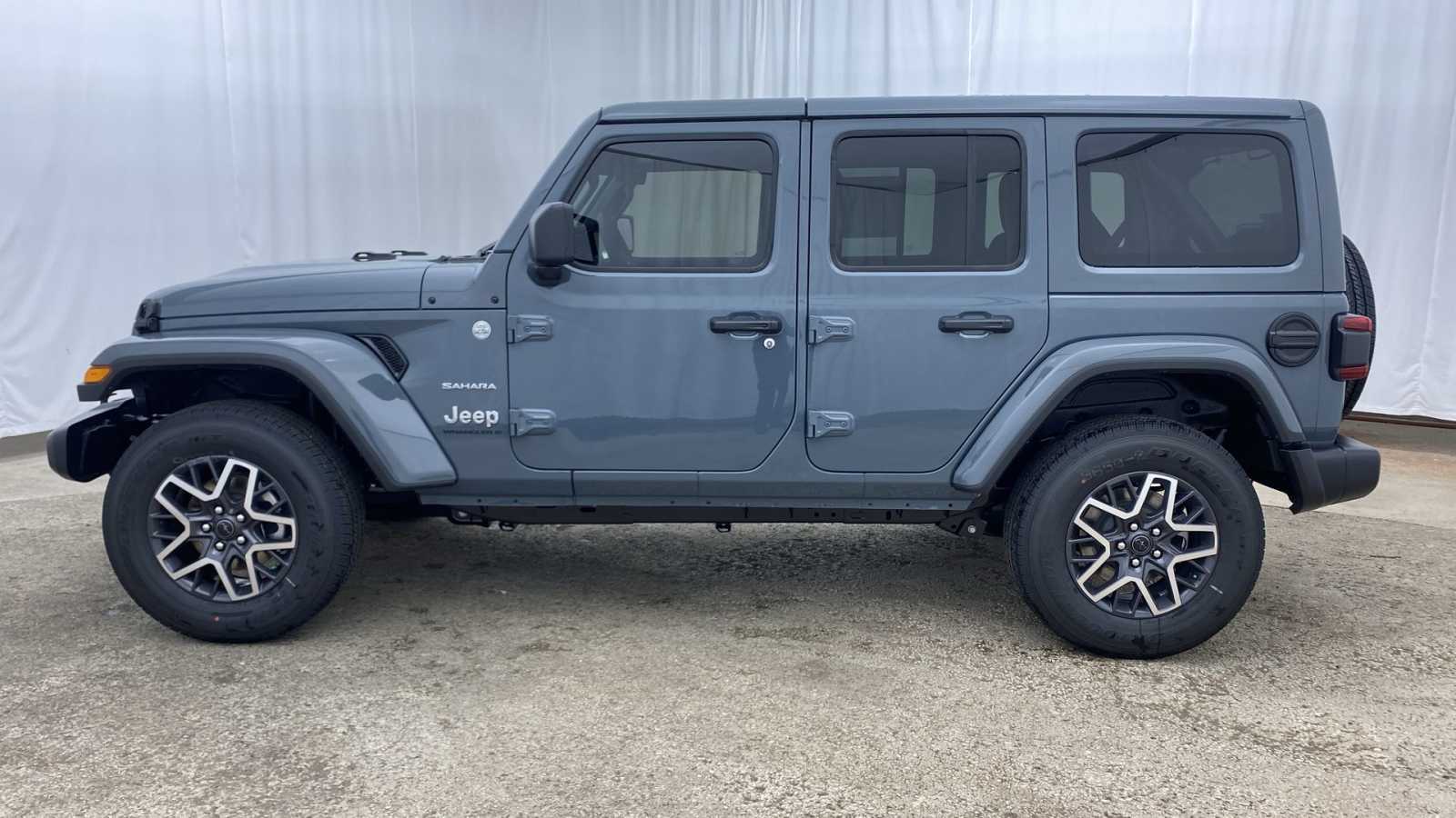 2024 Jeep Wrangler Sahara 33