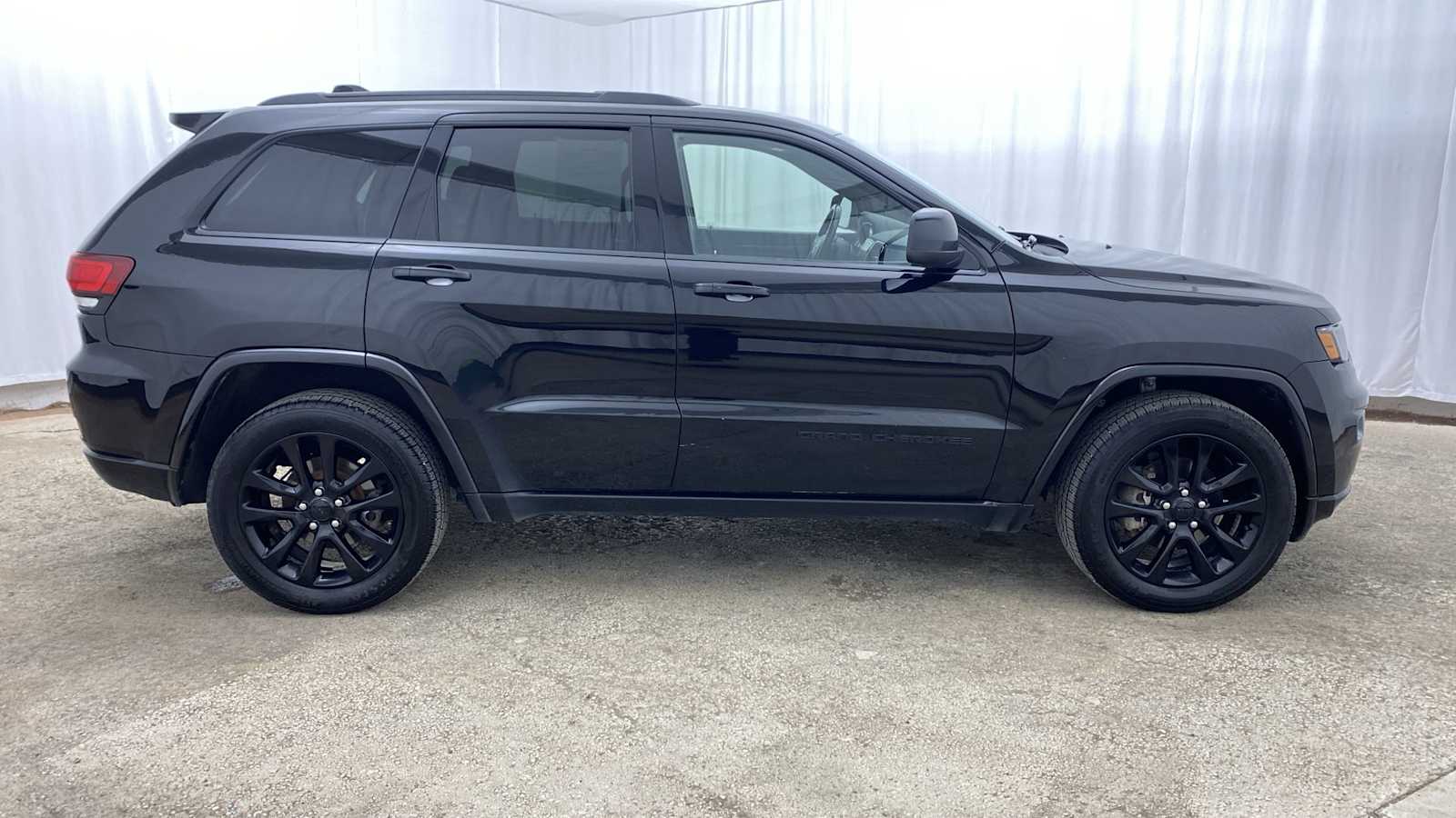 2019 Jeep Grand Cherokee Altitude 35