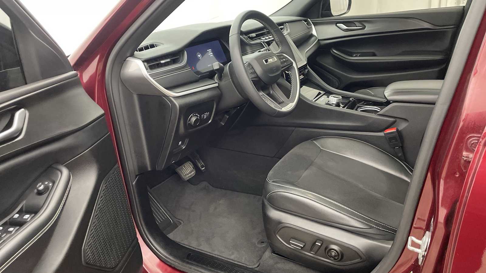 View vehicle photo 2