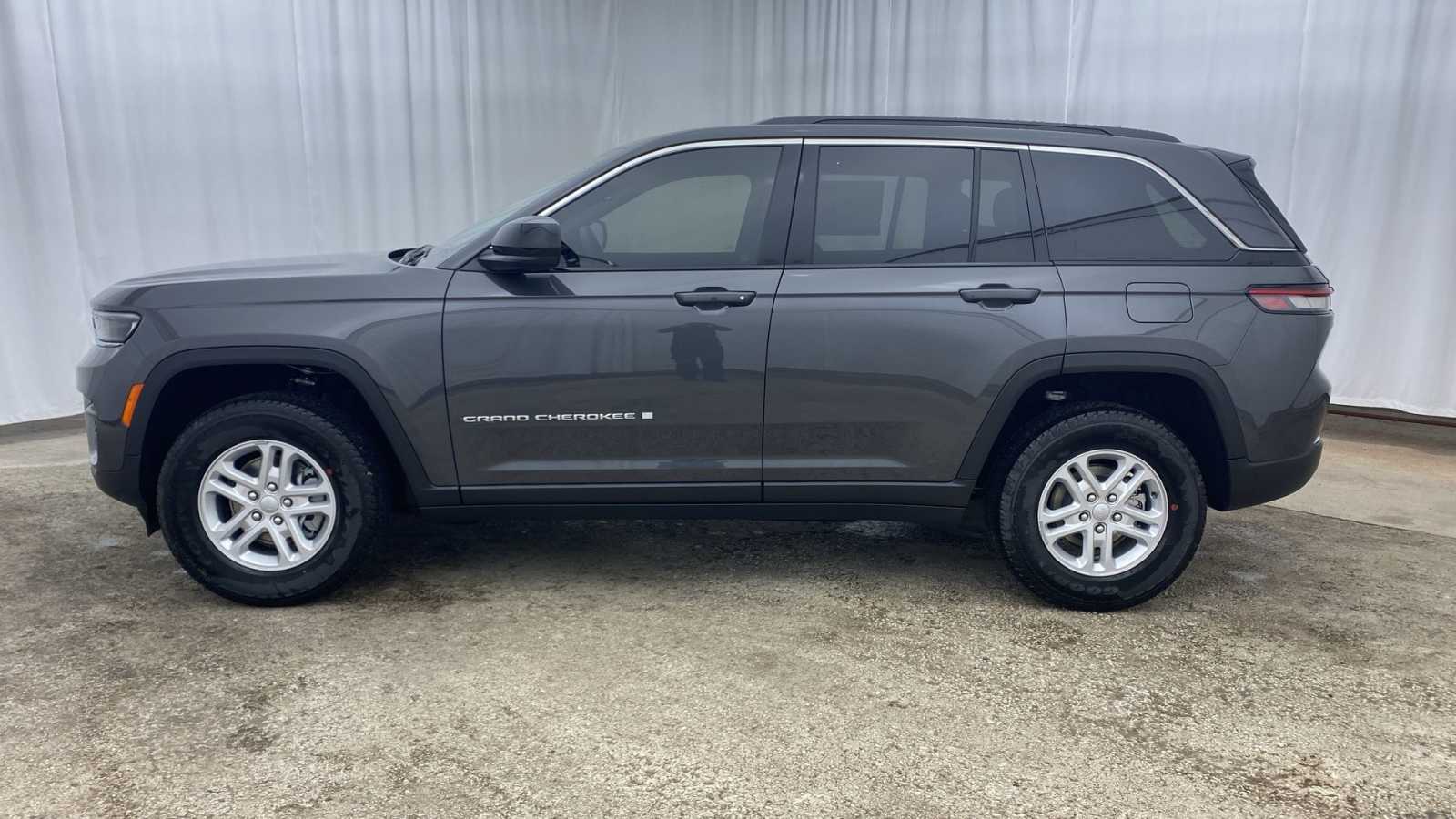 2024 Jeep Grand Cherokee Laredo 31