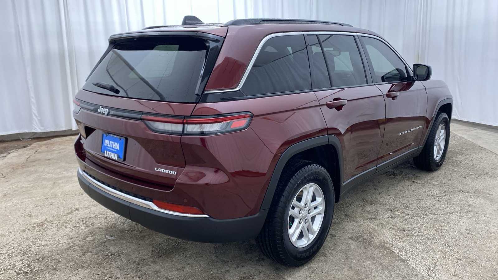 2024 Jeep Grand Cherokee Laredo 34