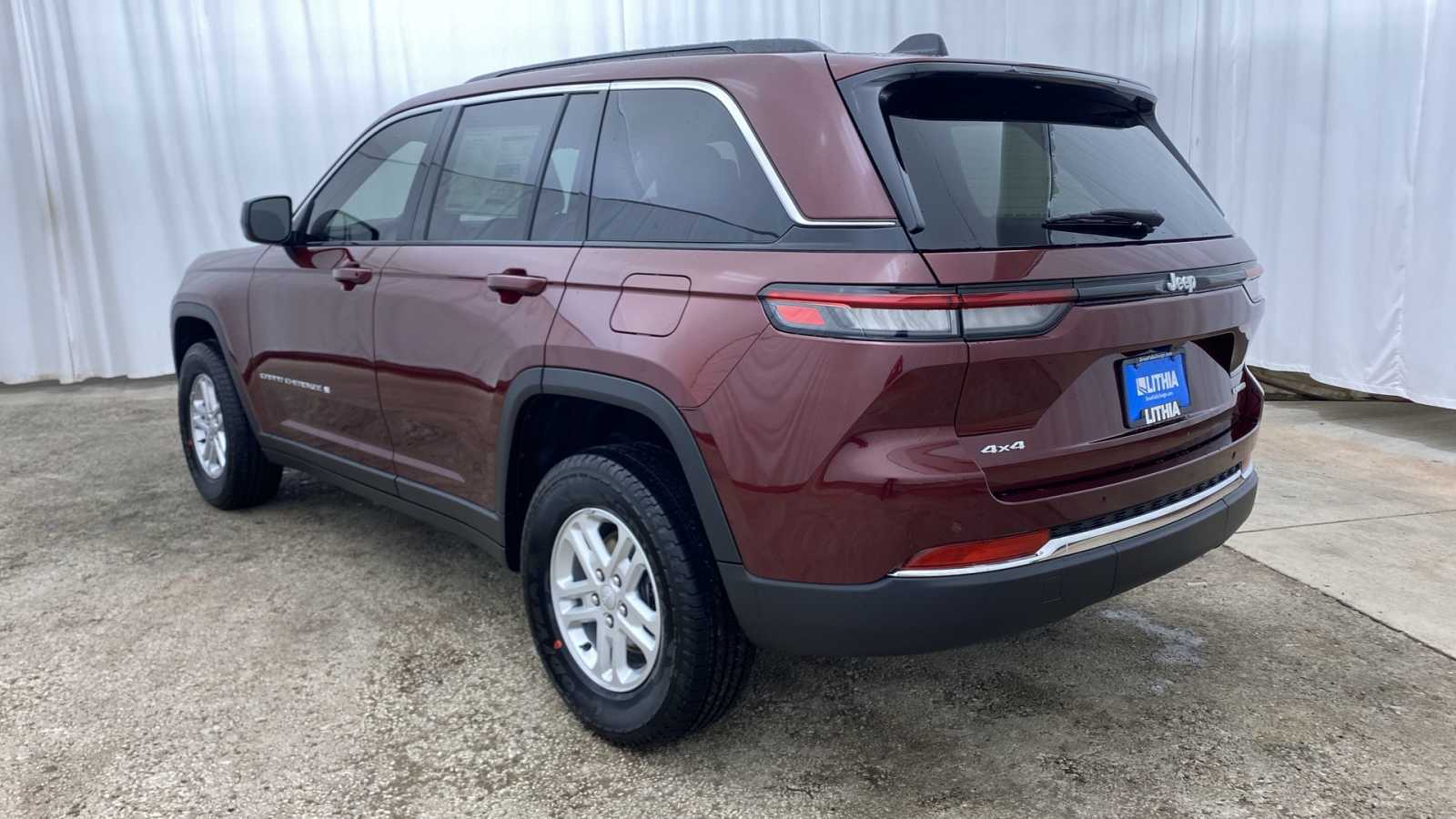 2024 Jeep Grand Cherokee Laredo 32