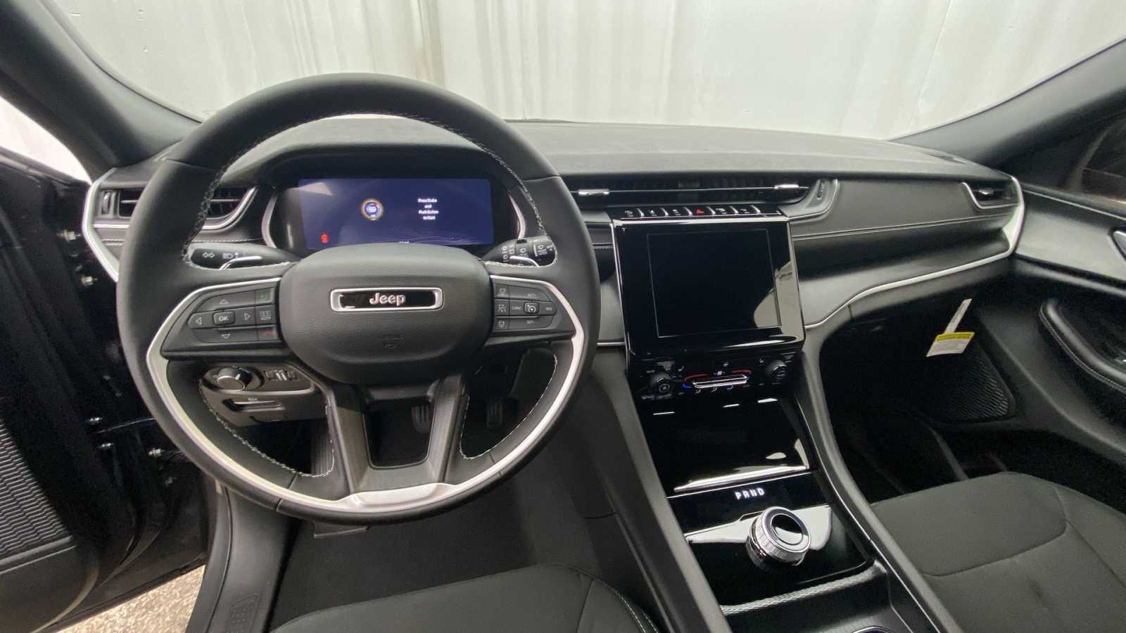 2024 Jeep Grand Cherokee L Laredo 3