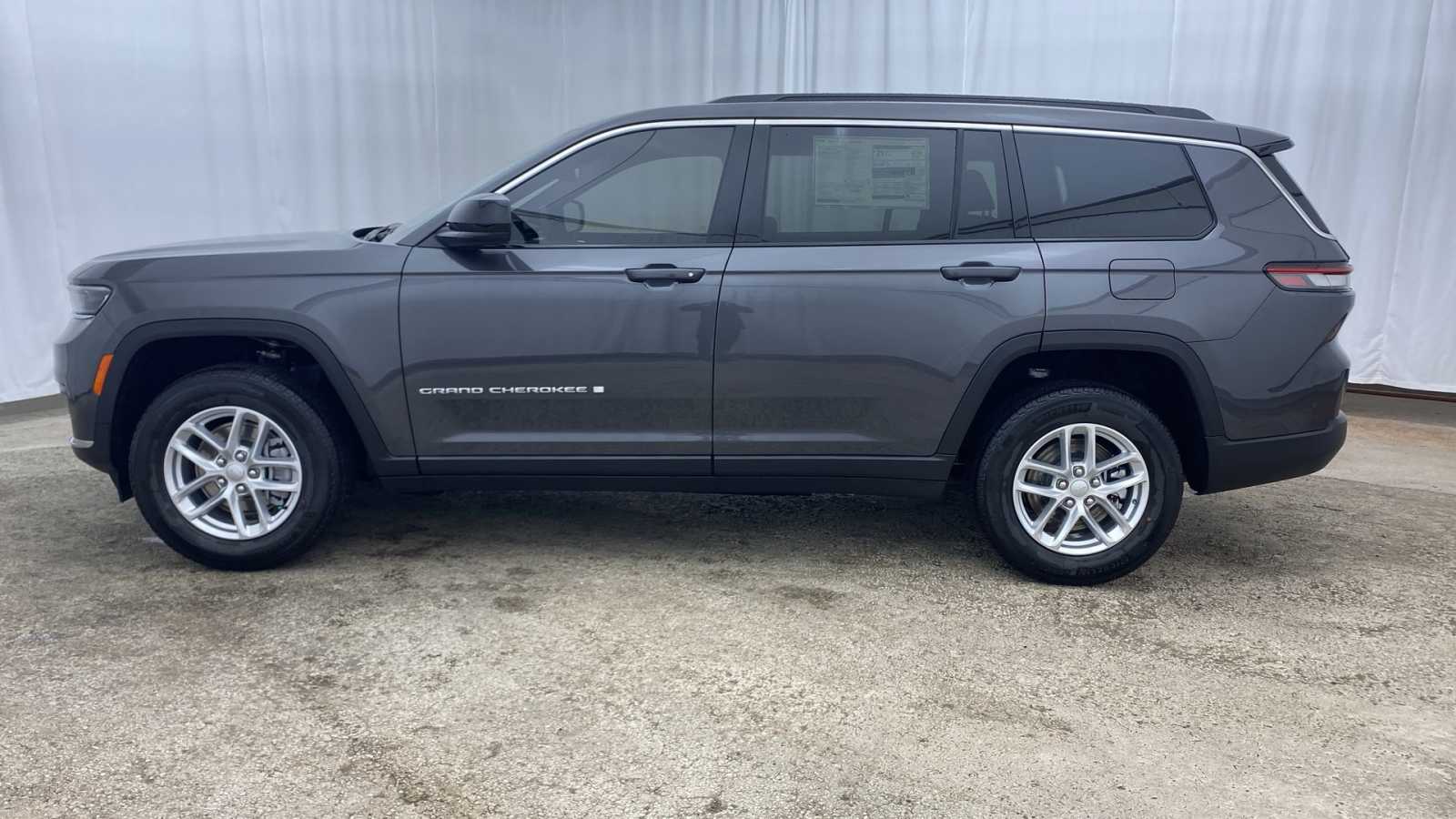 2024 Jeep Grand Cherokee L Laredo 31