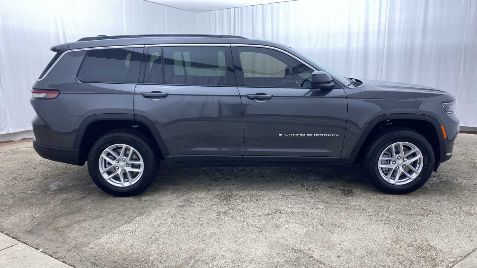 2024 Jeep Grand Cherokee L Laredo 35