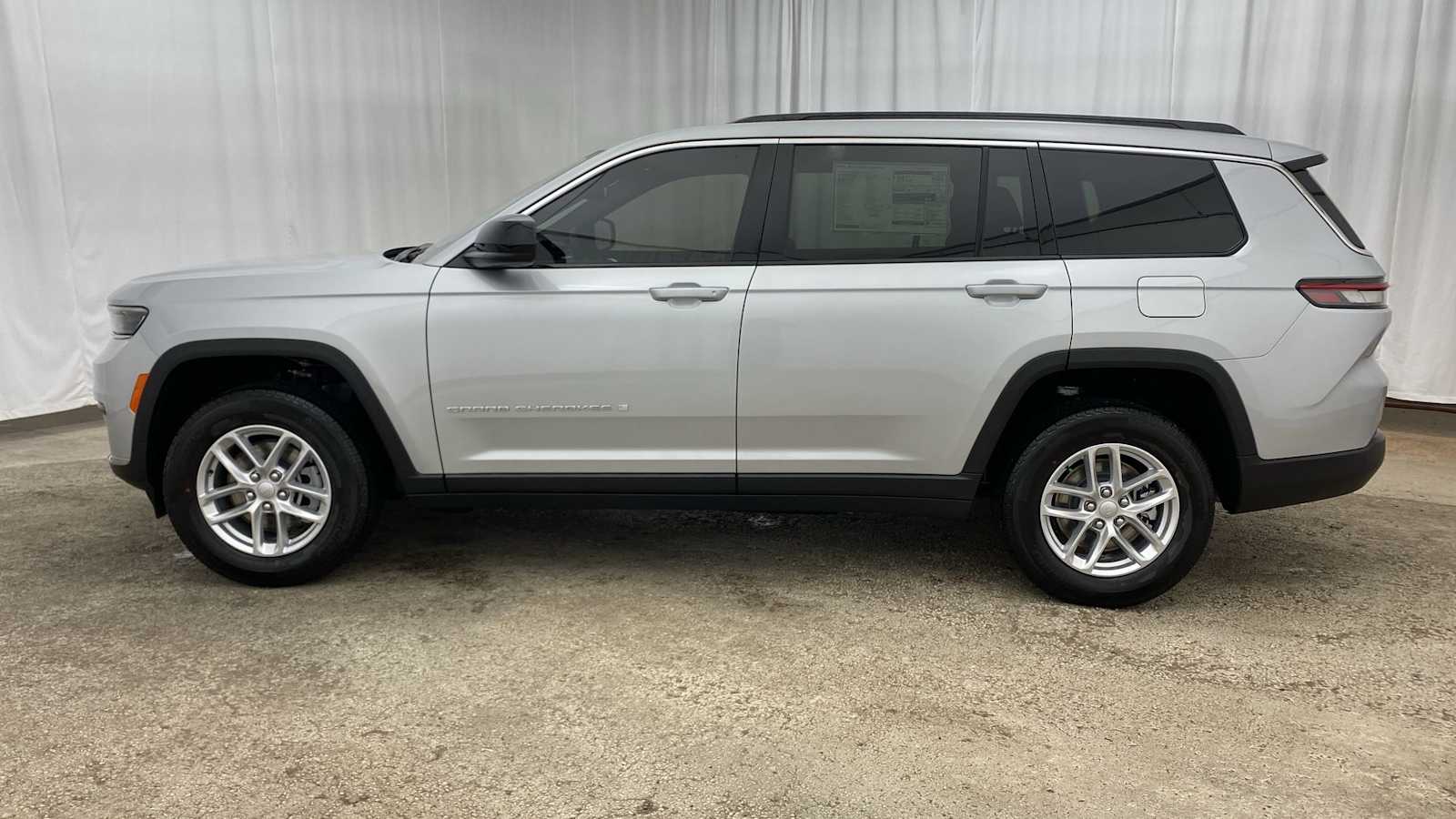 2024 Jeep Grand Cherokee L Laredo X 33