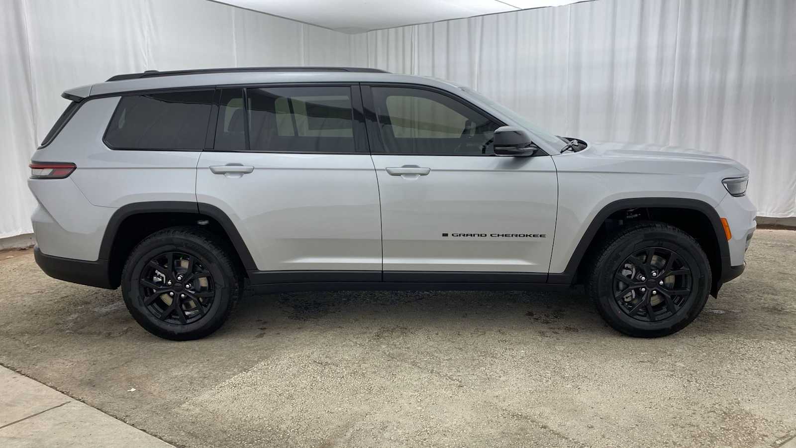 2024 Jeep Grand Cherokee L Altitude X 36