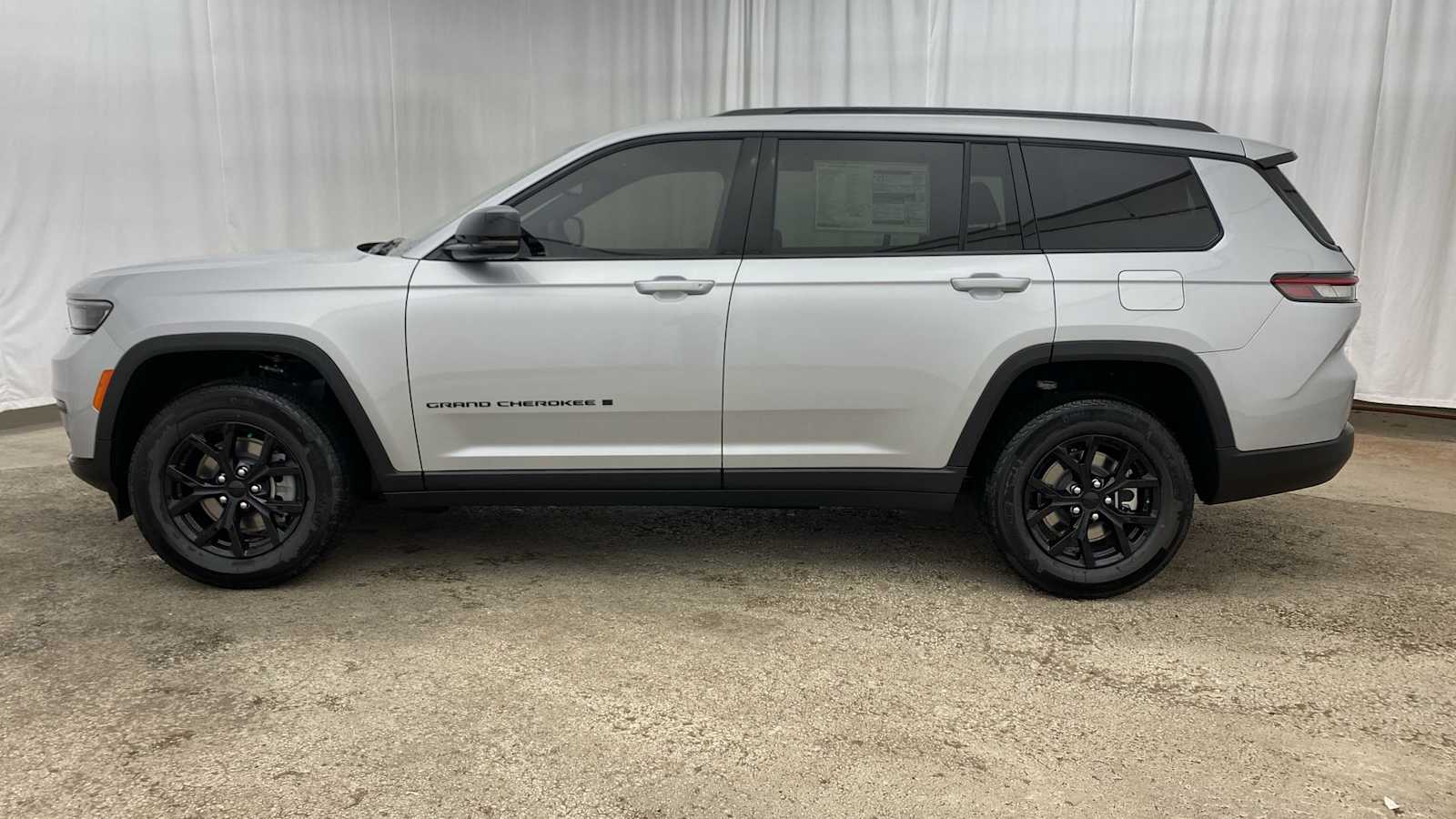 2024 Jeep Grand Cherokee L Altitude X 32