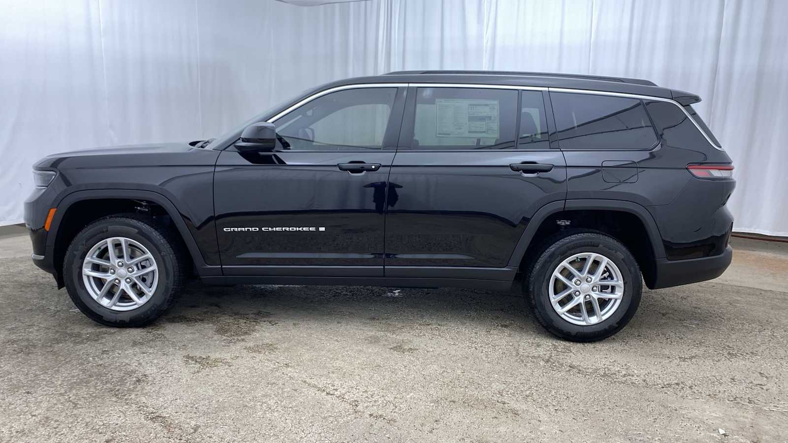 2024 Jeep Grand Cherokee L Laredo X 32