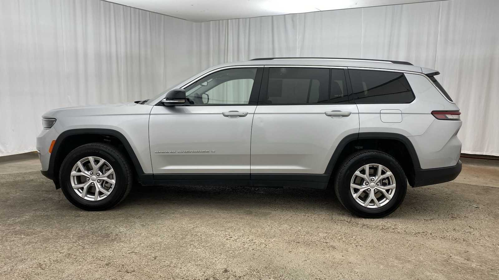 2023 Jeep Grand Cherokee L Limited 32