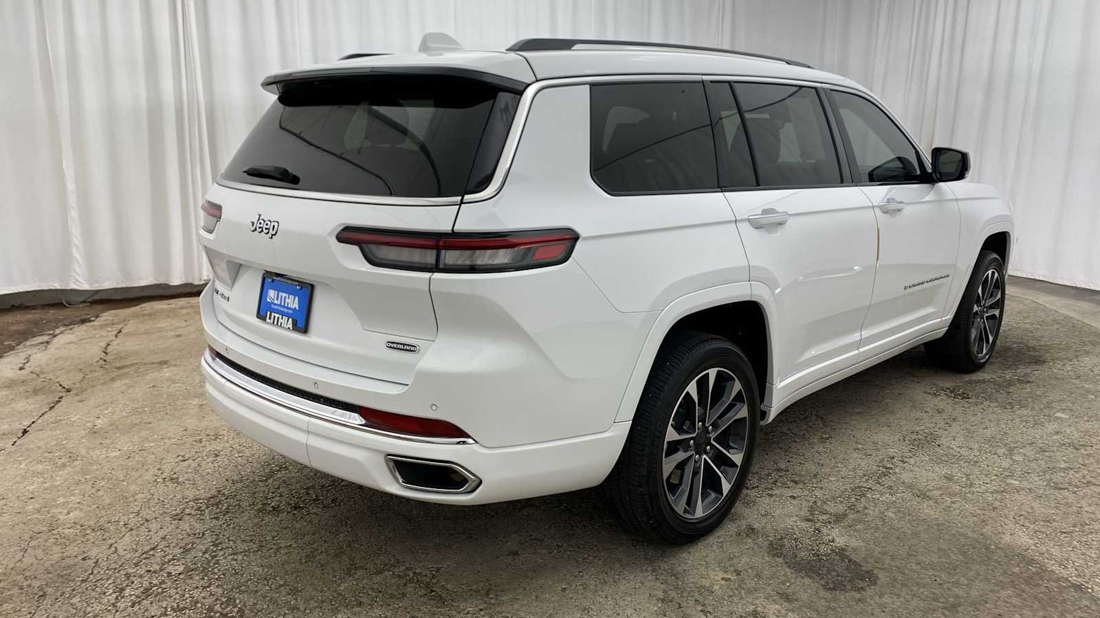 2022 Jeep Grand Cherokee L Overland 39