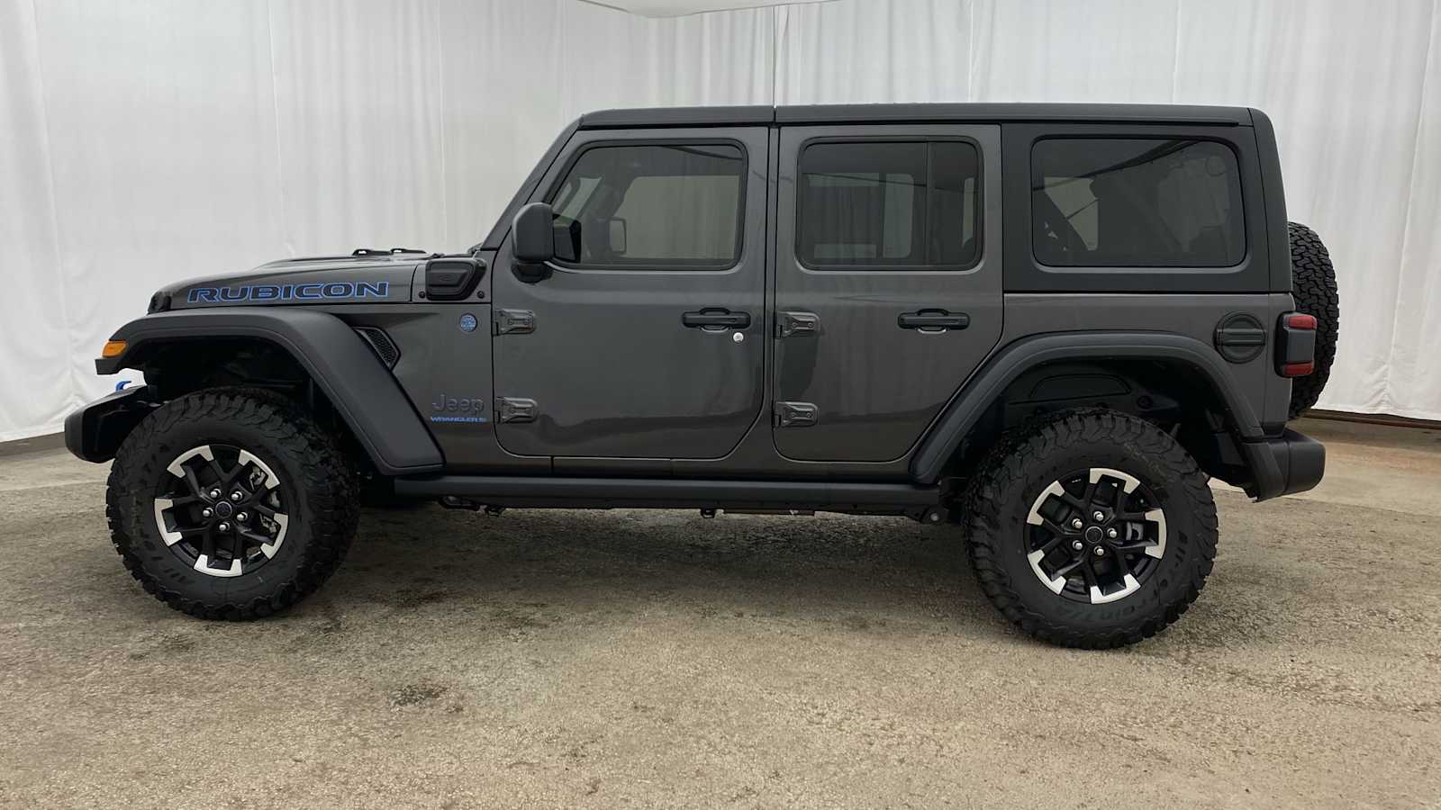 2024 Jeep Wrangler 4xe Rubicon 33