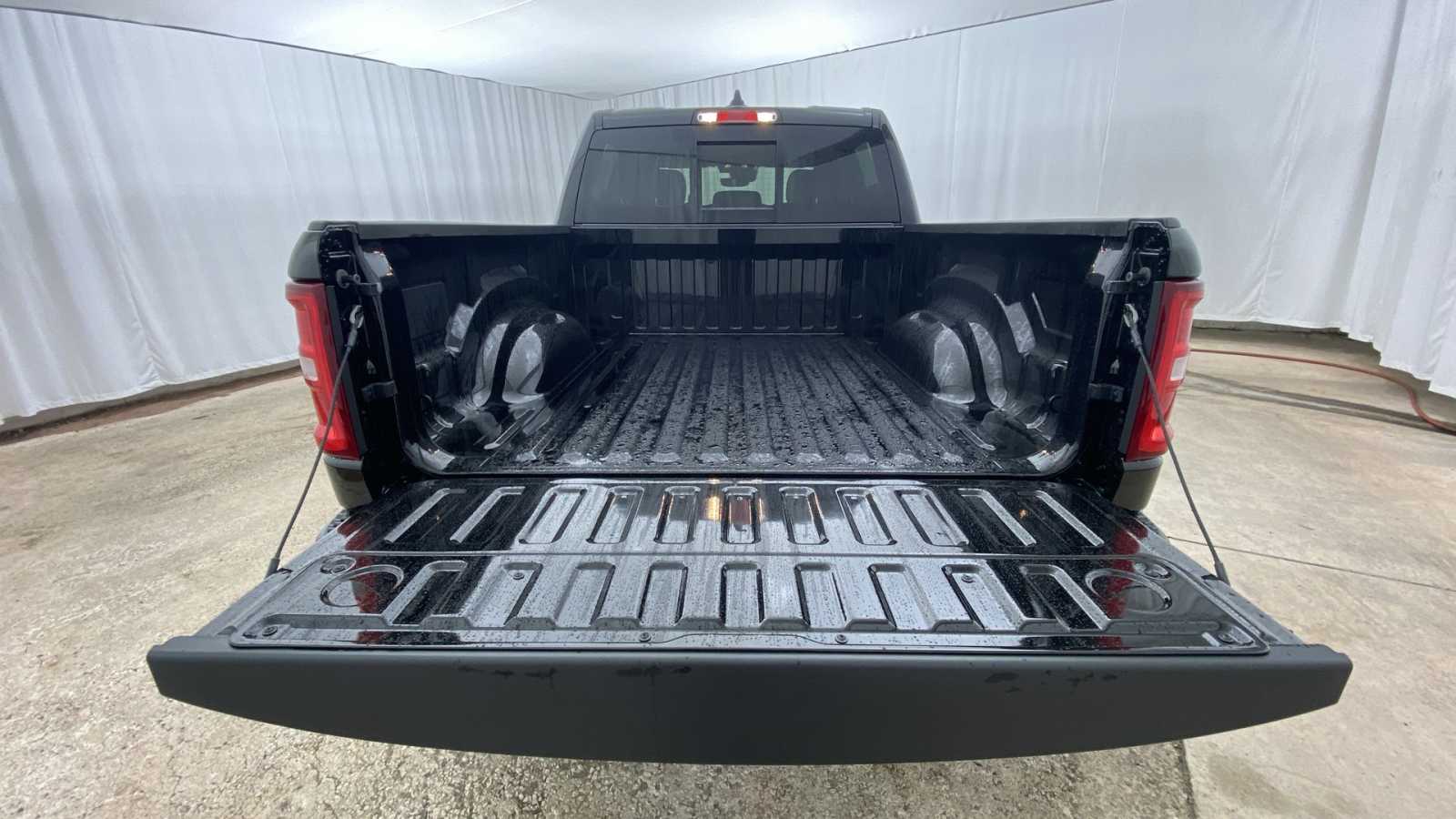 2025 Ram 1500 Big Horn 4x4 Crew Cab 57 Box 27