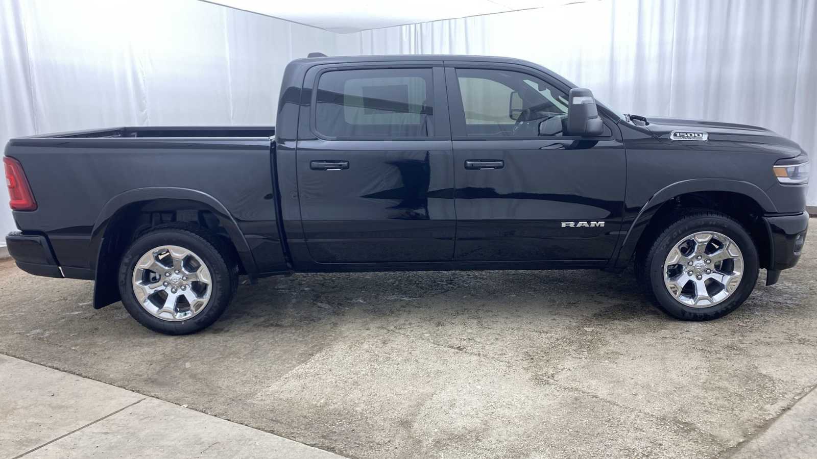 2025 Ram 1500 Big Horn 4x4 Crew Cab 57 Box 33