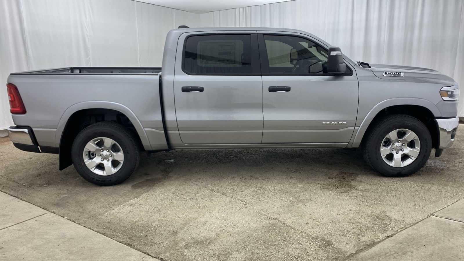 2025 Ram 1500 Big Horn 4x4 Crew Cab 57 Box 33