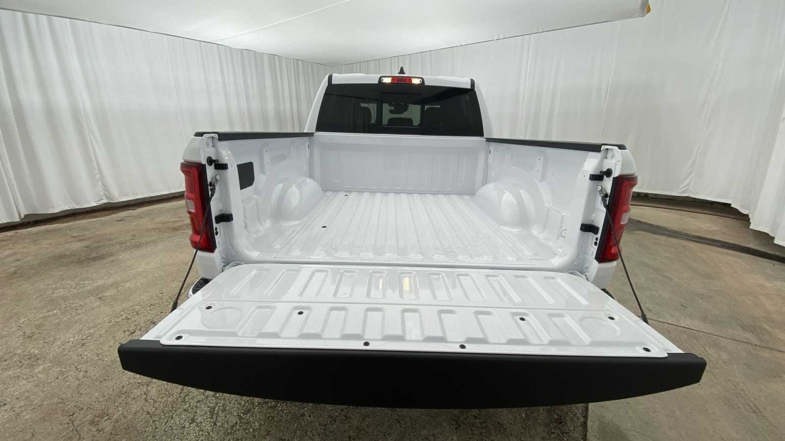 2025 Ram 1500 Big Horn 4x4 Crew Cab 57 Box 27