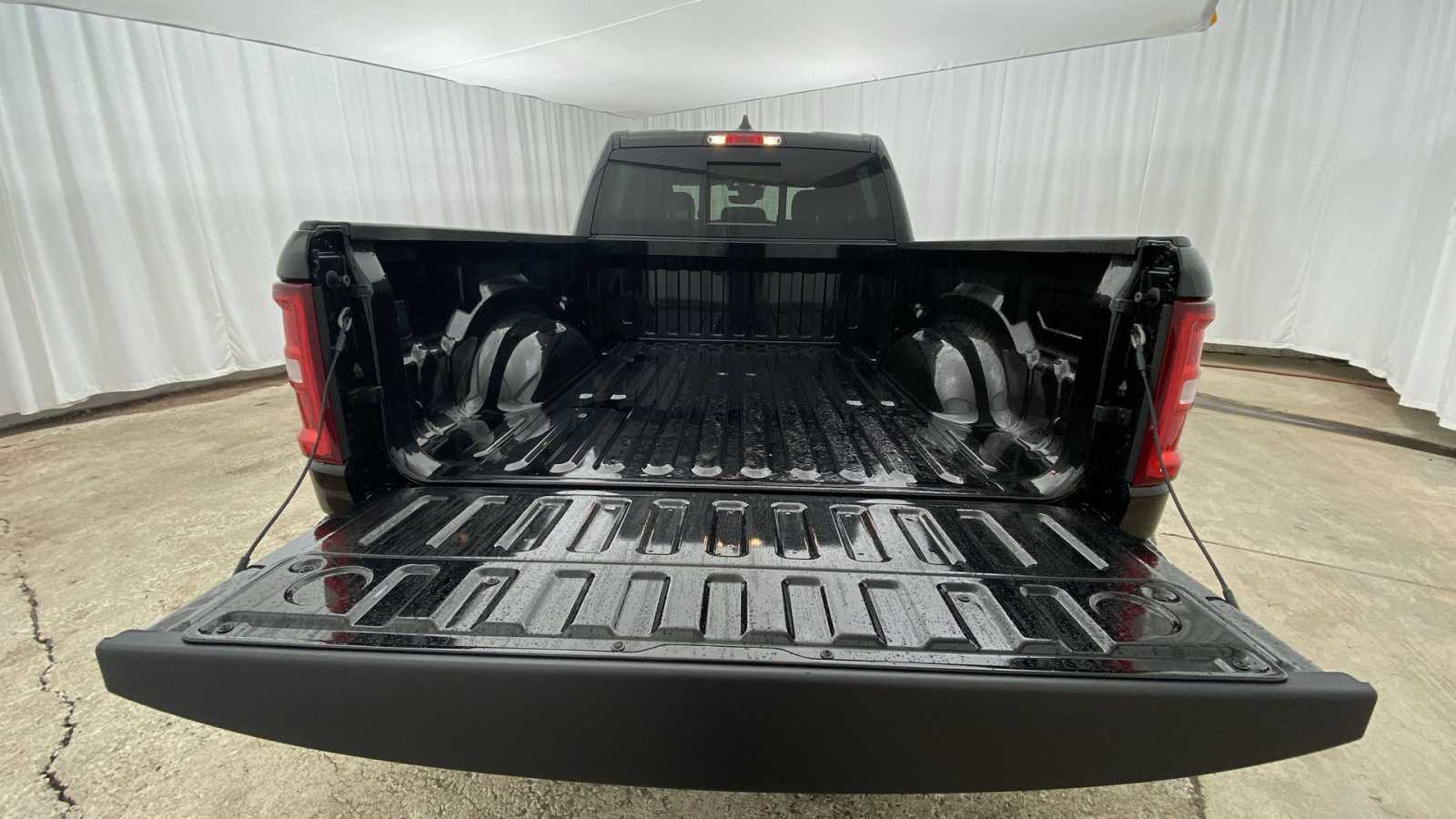 2025 Ram 1500 Big Horn 4x4 Crew Cab 64 Box 27