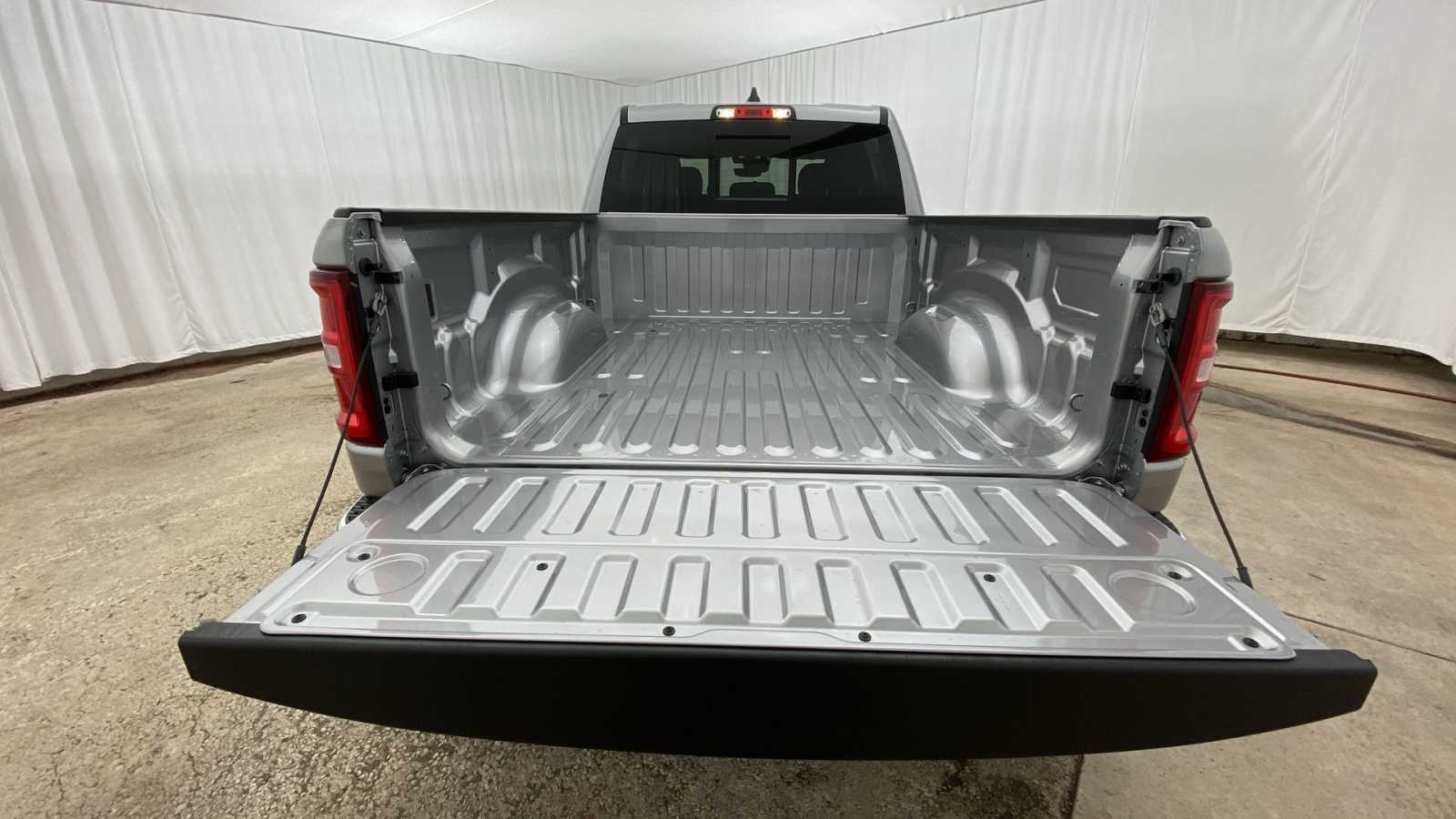 2025 Ram 1500 Big Horn 4x4 Crew Cab 64 Box 27