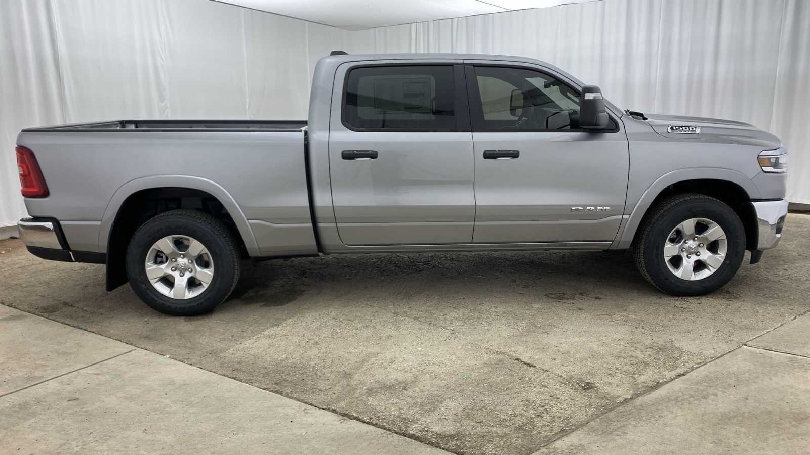 2025 Ram 1500 Big Horn 4x4 Crew Cab 64 Box 33